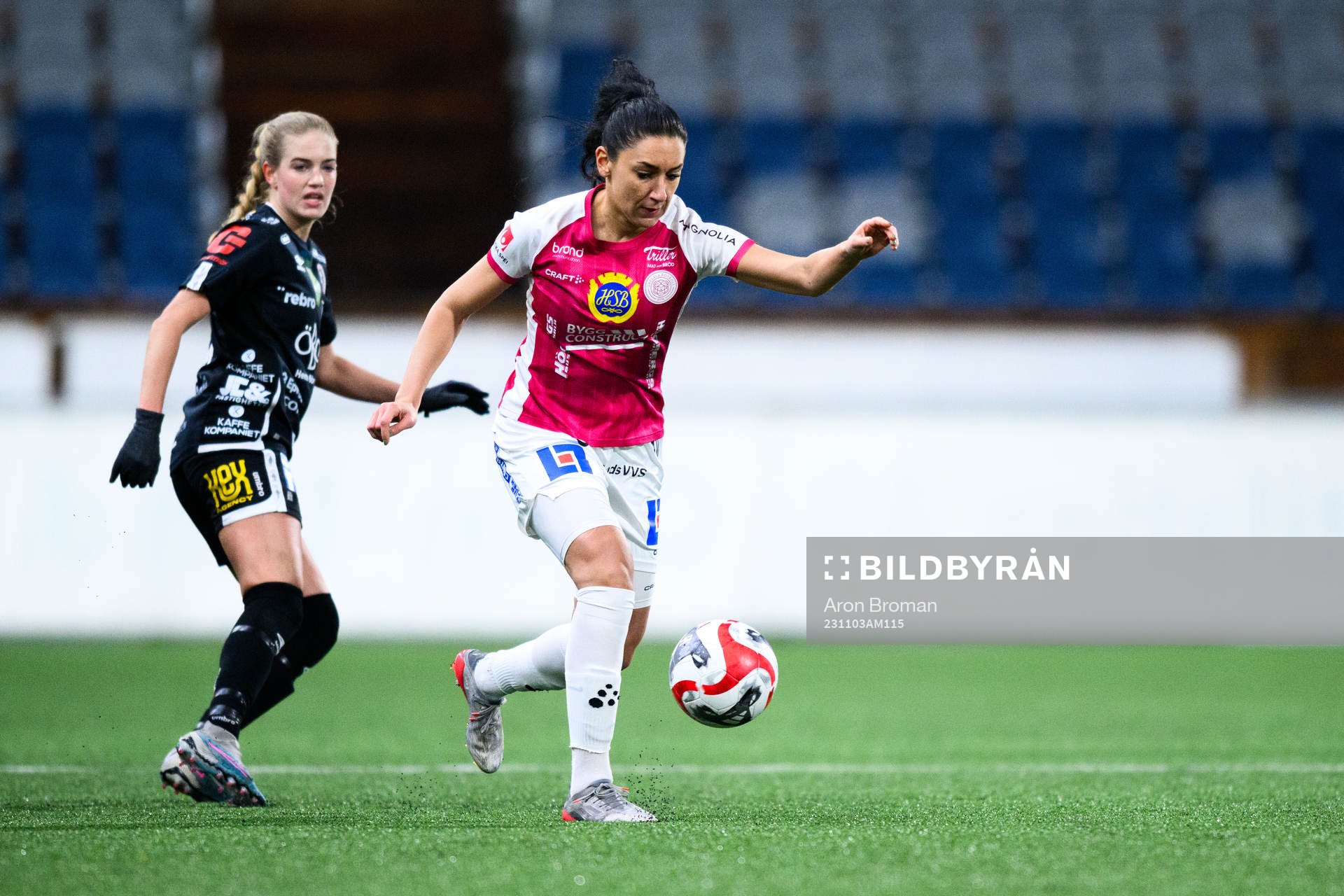 Örebros Regan Steigleder och IK Uppsalas Maria Poli