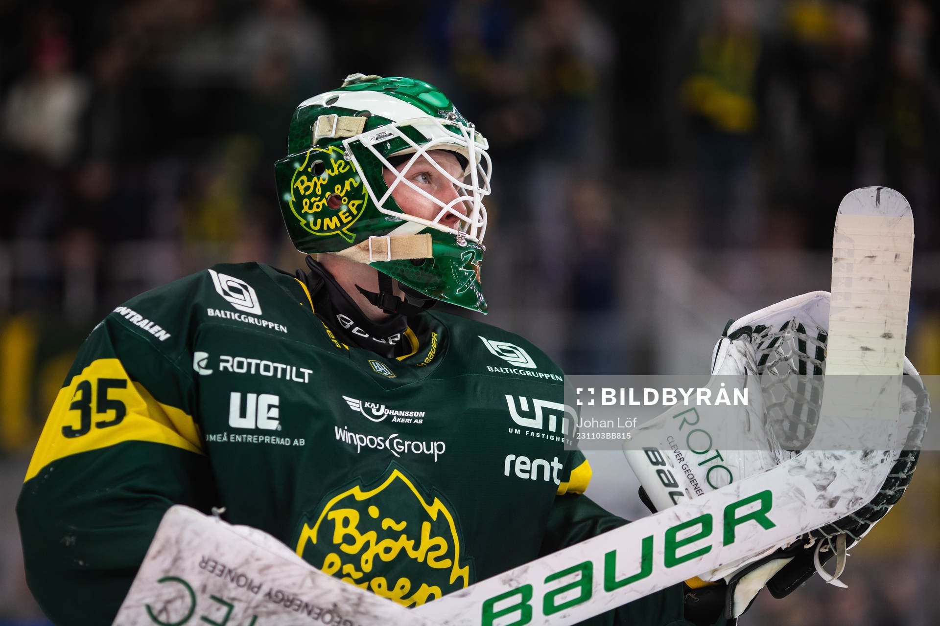 Björklövens målvakt Melker Thelin jublar
