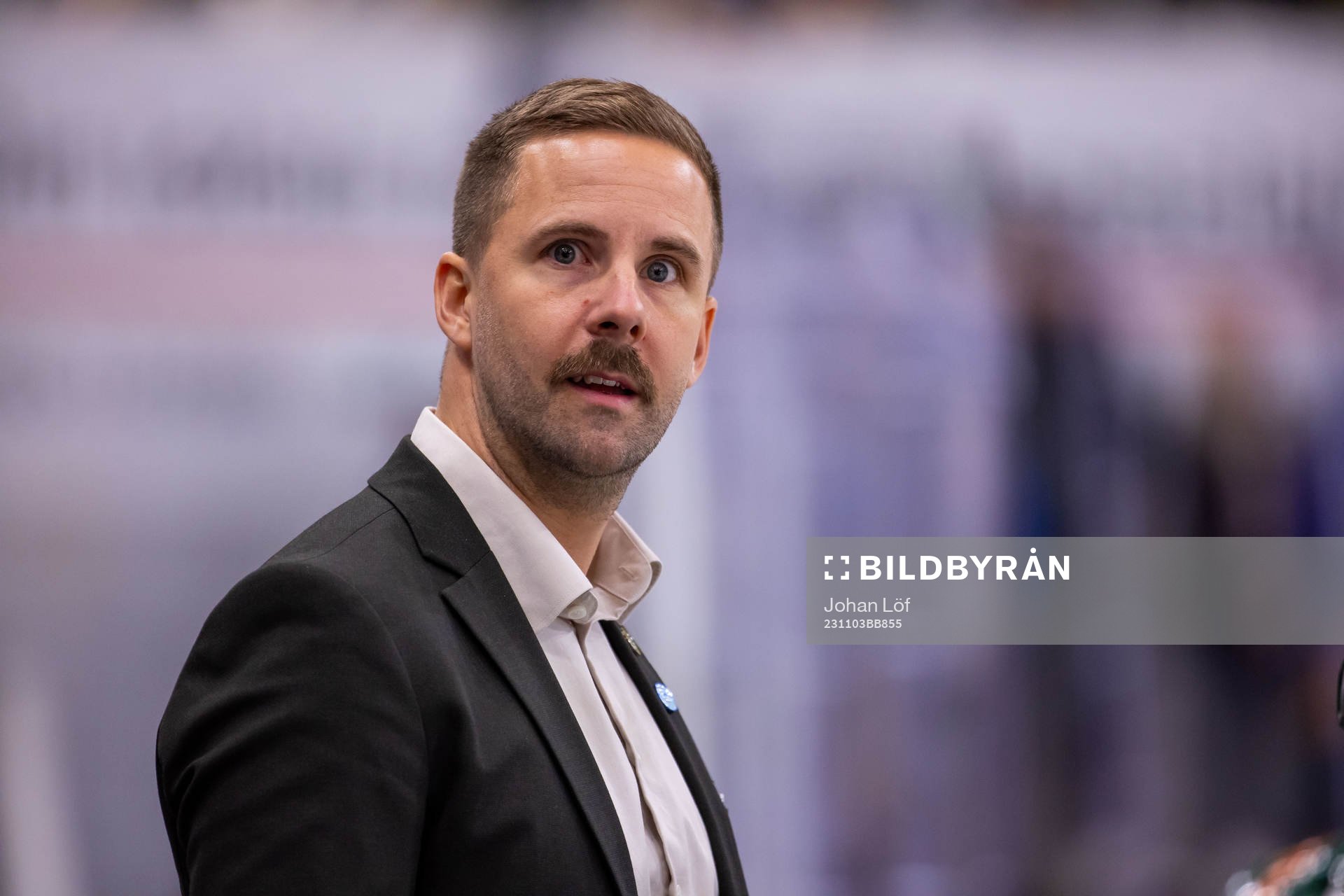 Björklövens tränare Viktor Stråhle ser chokerad ut