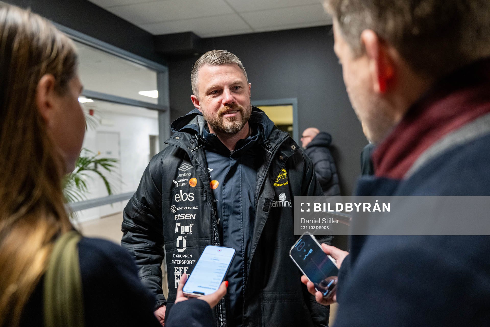 Elfsborgs manager Jimmy Thelin pratar med media