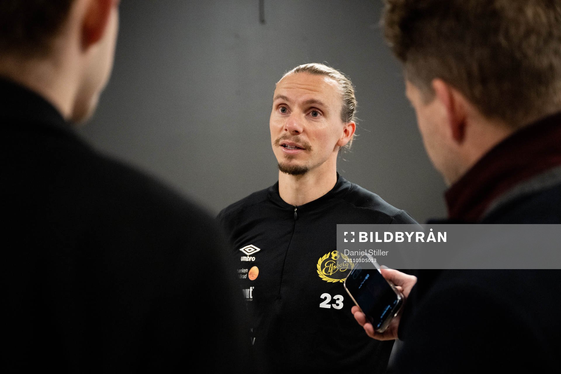 Elfsborgs Niklas Hult pratar med media