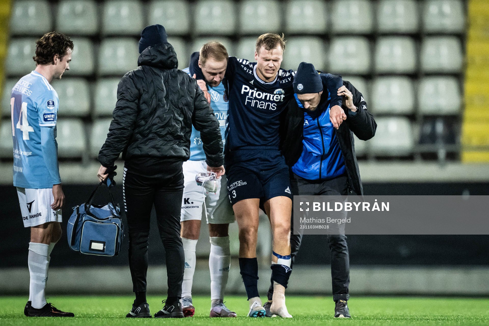 Gefles Oscar Lundin ser Utsiktens Jesper Brandt utgå