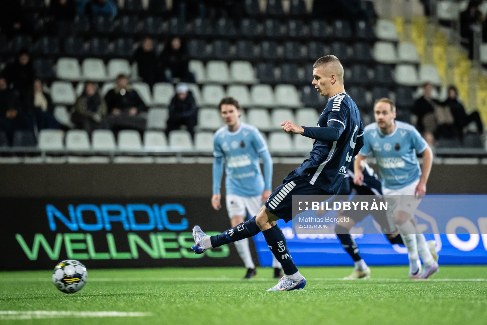 Utsiktens Lucas Hedlund missar en straff