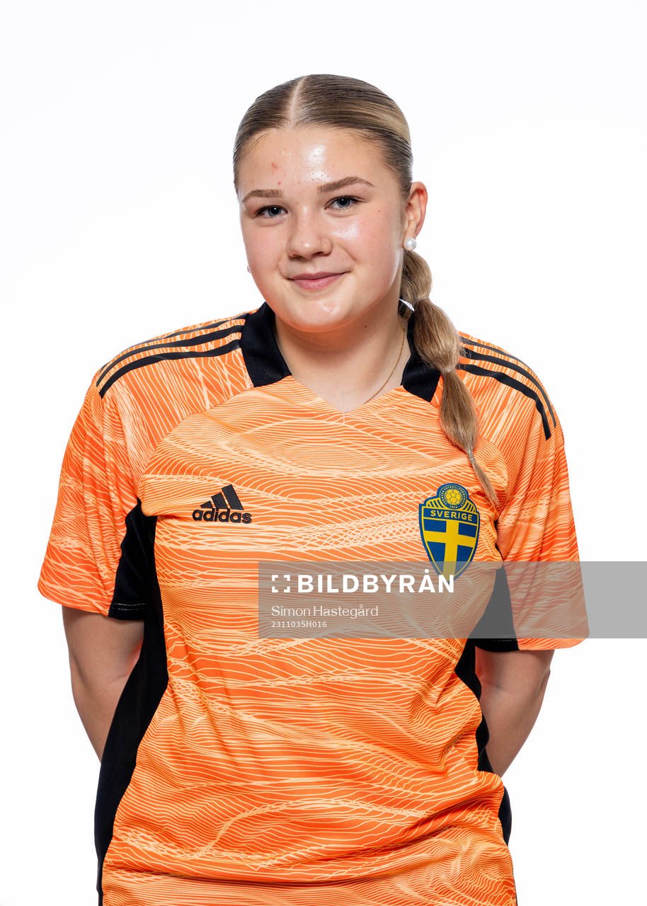 Izabelle Bardosen, Målvakt