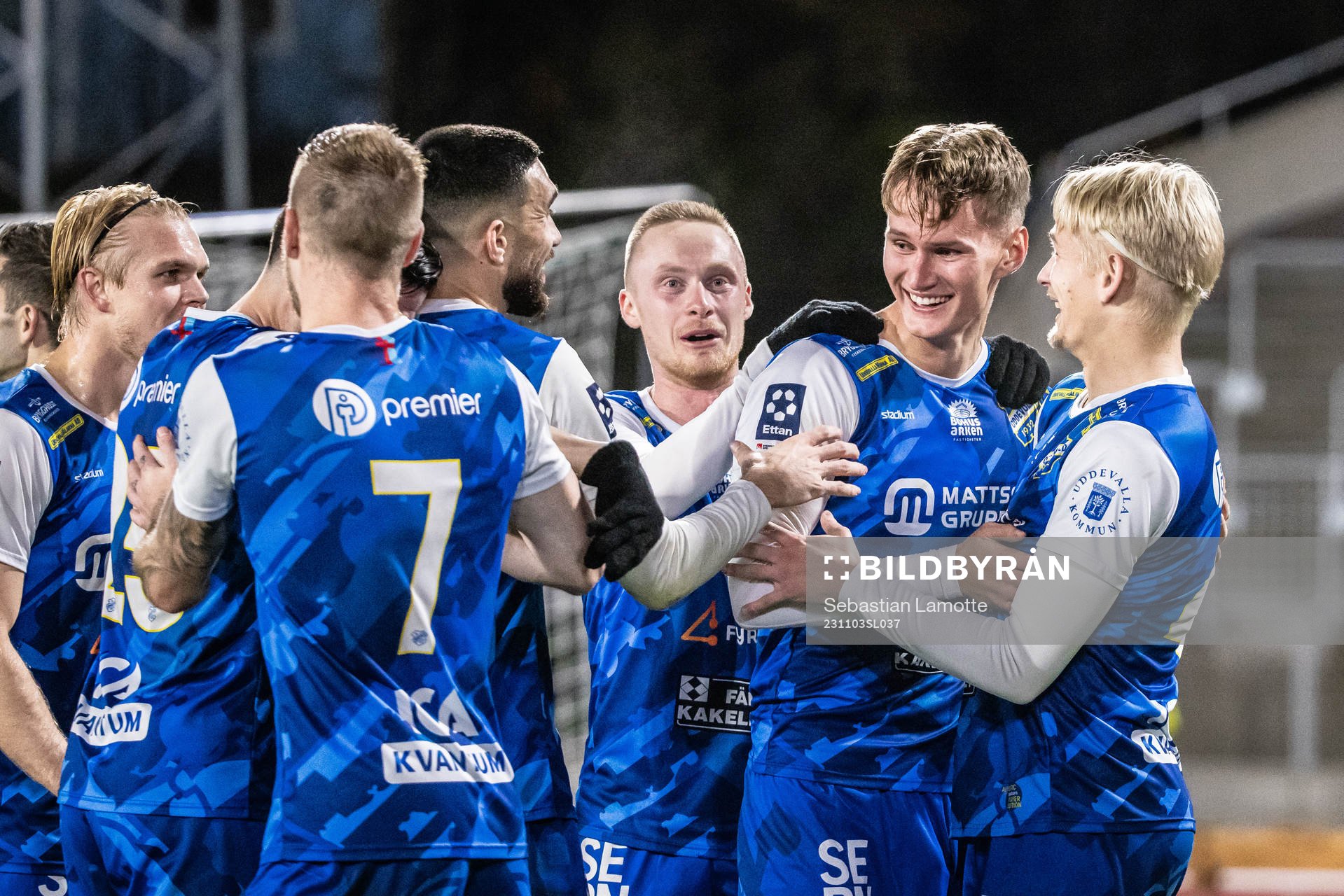 Oddevolds Alexander Almqvist jublar efter 3-0 under fotbollsmatchen i Ettan södra mellan Oddevold och Ahlafors den 3 november 2023 i Uddevalla.