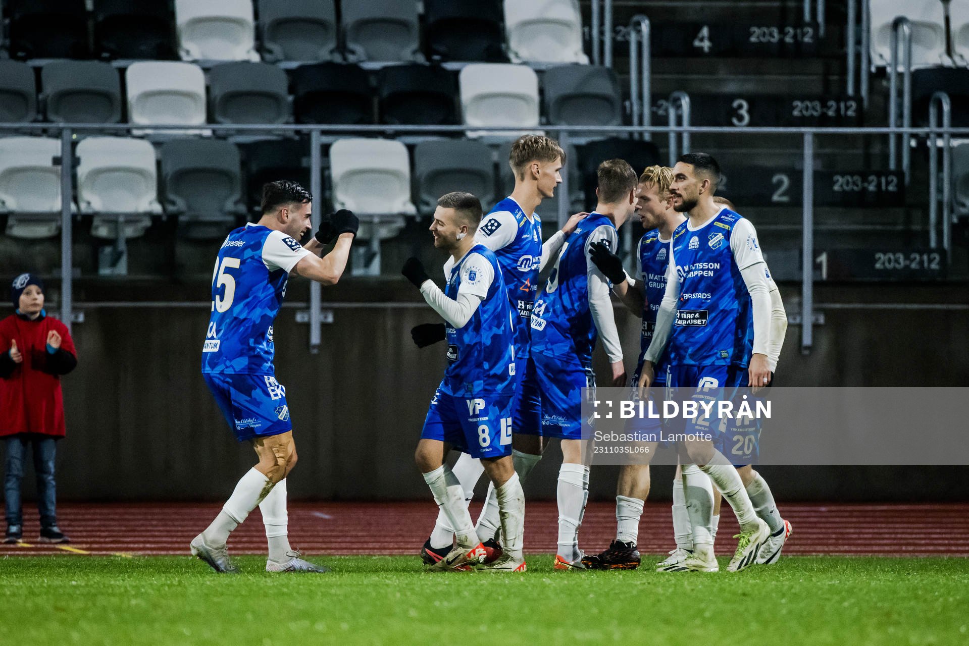 Oddevolds Oscar Iglicar Berntsson har gjort 2-0 och jublar