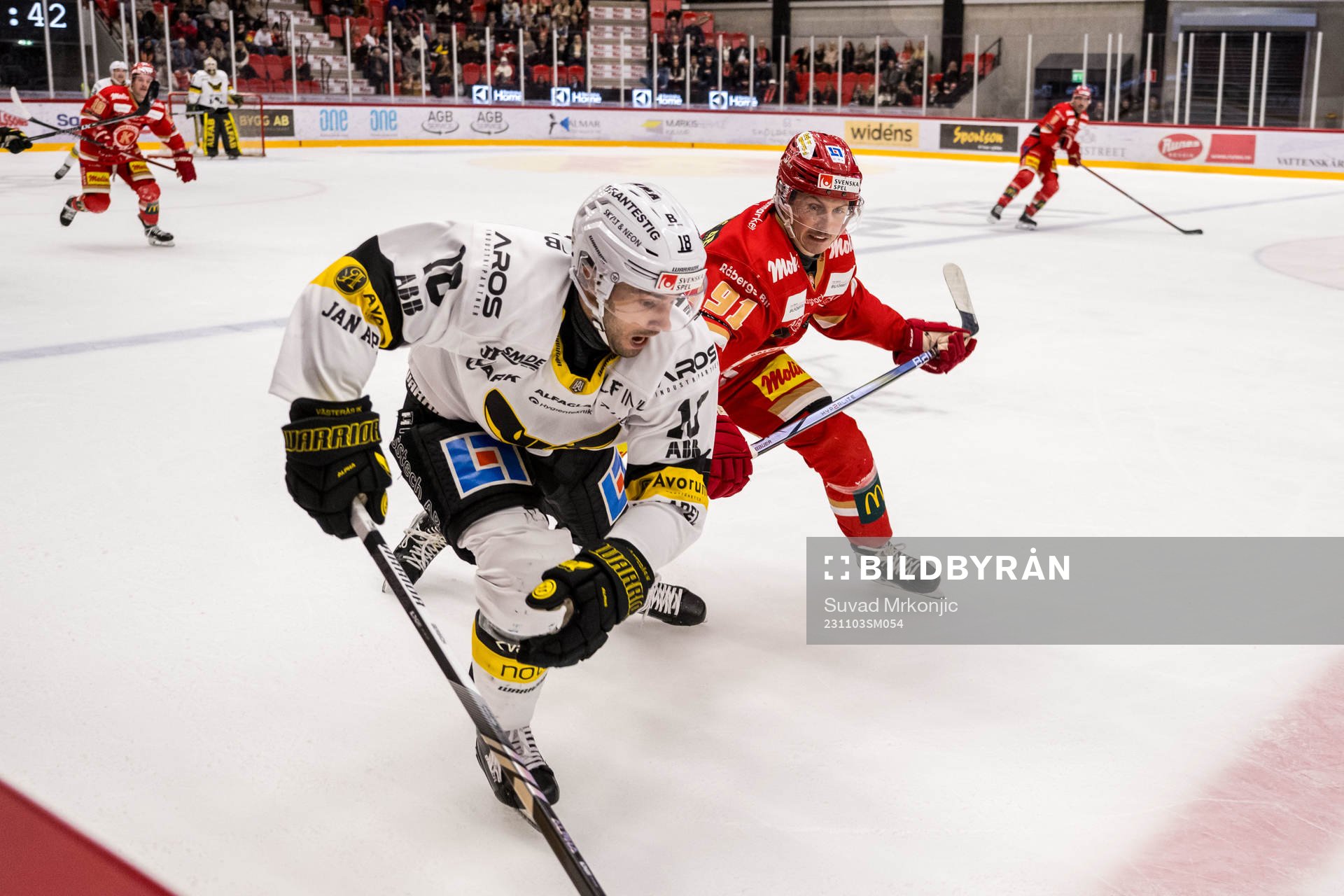 Västerås IKs Shane Gersich och Kalmar HCs Victor Laz
