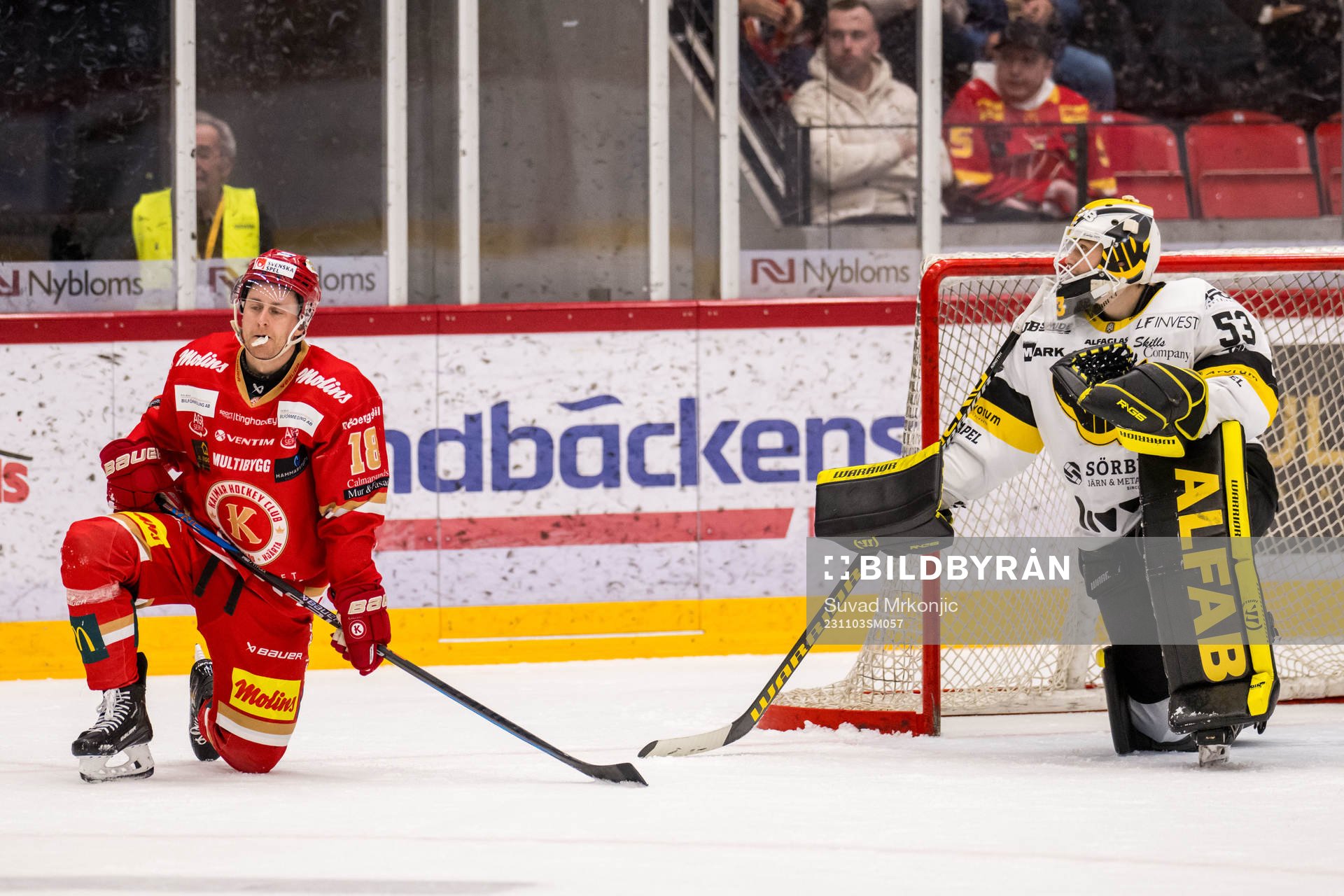 Kalmar HCs Markus Palmberg och Västerås IKs målvakt