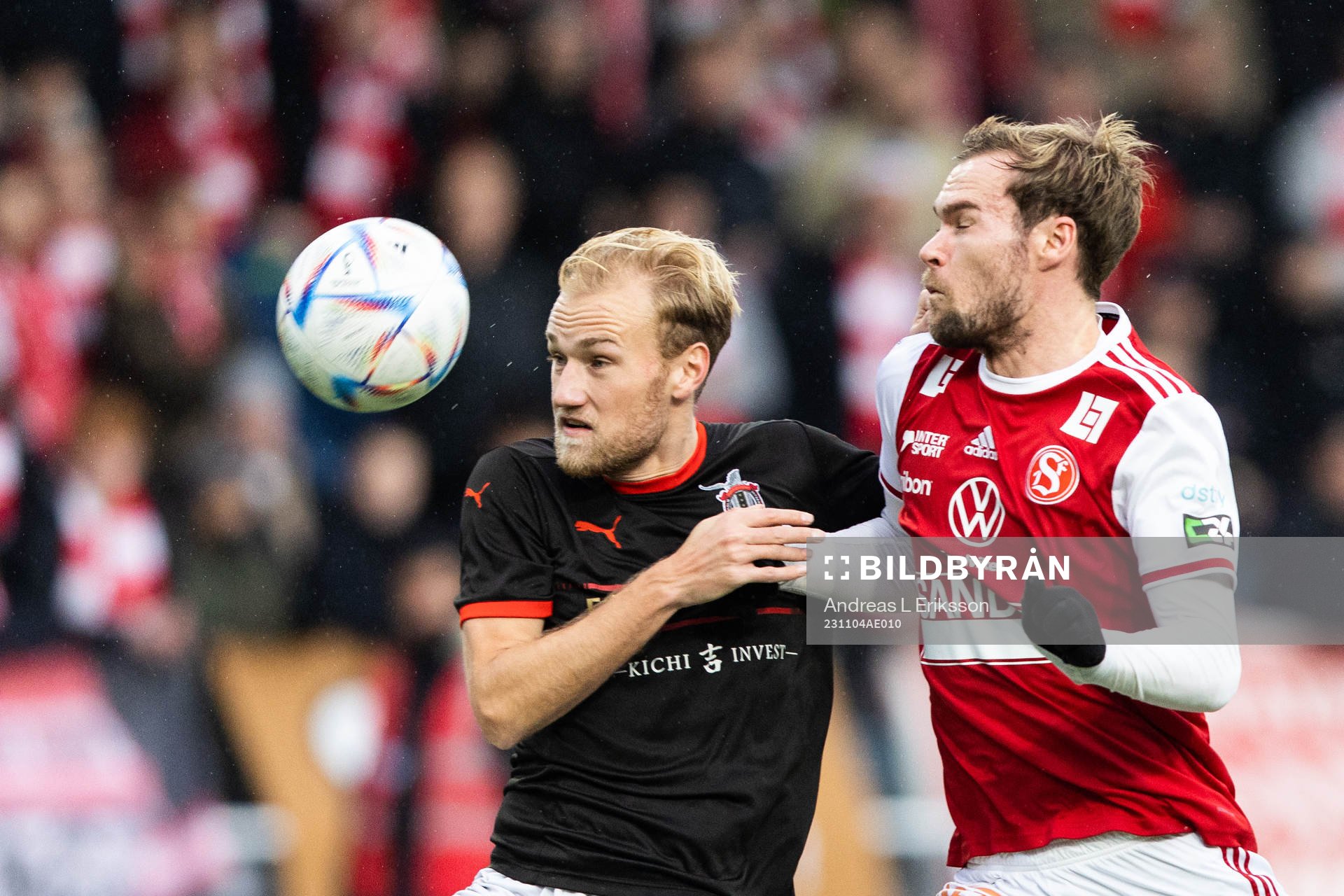 FC Stockholms Jens Stigedahl och Sandvikens Martin Springfeldt under fotbollsmatchen i Ettan norra mellan FC Stockholm och Sandviken den 4 november 2023 i Stockholm.