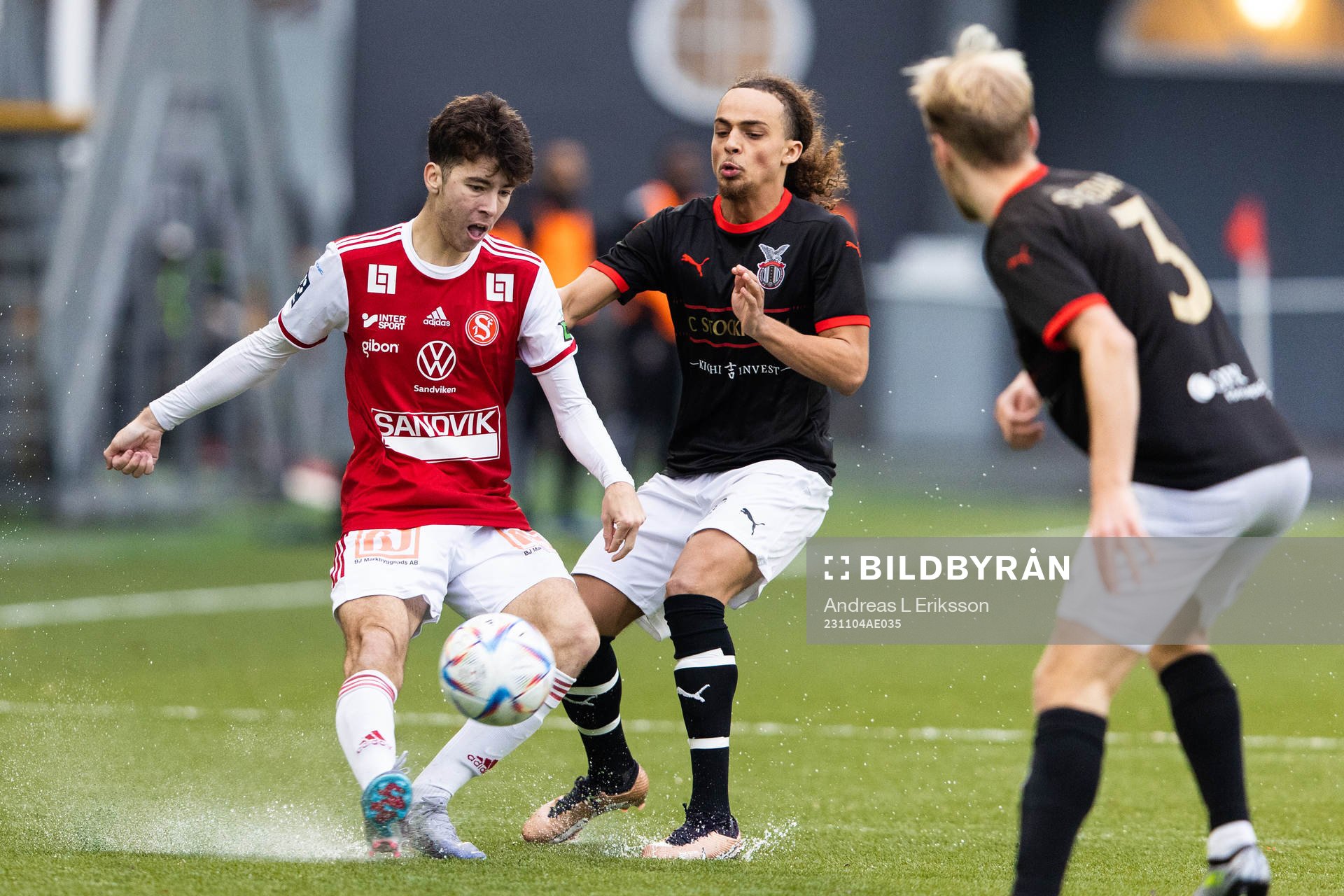 Sandvikens Adam Kiani och FC Stockholms Maill Lundgren