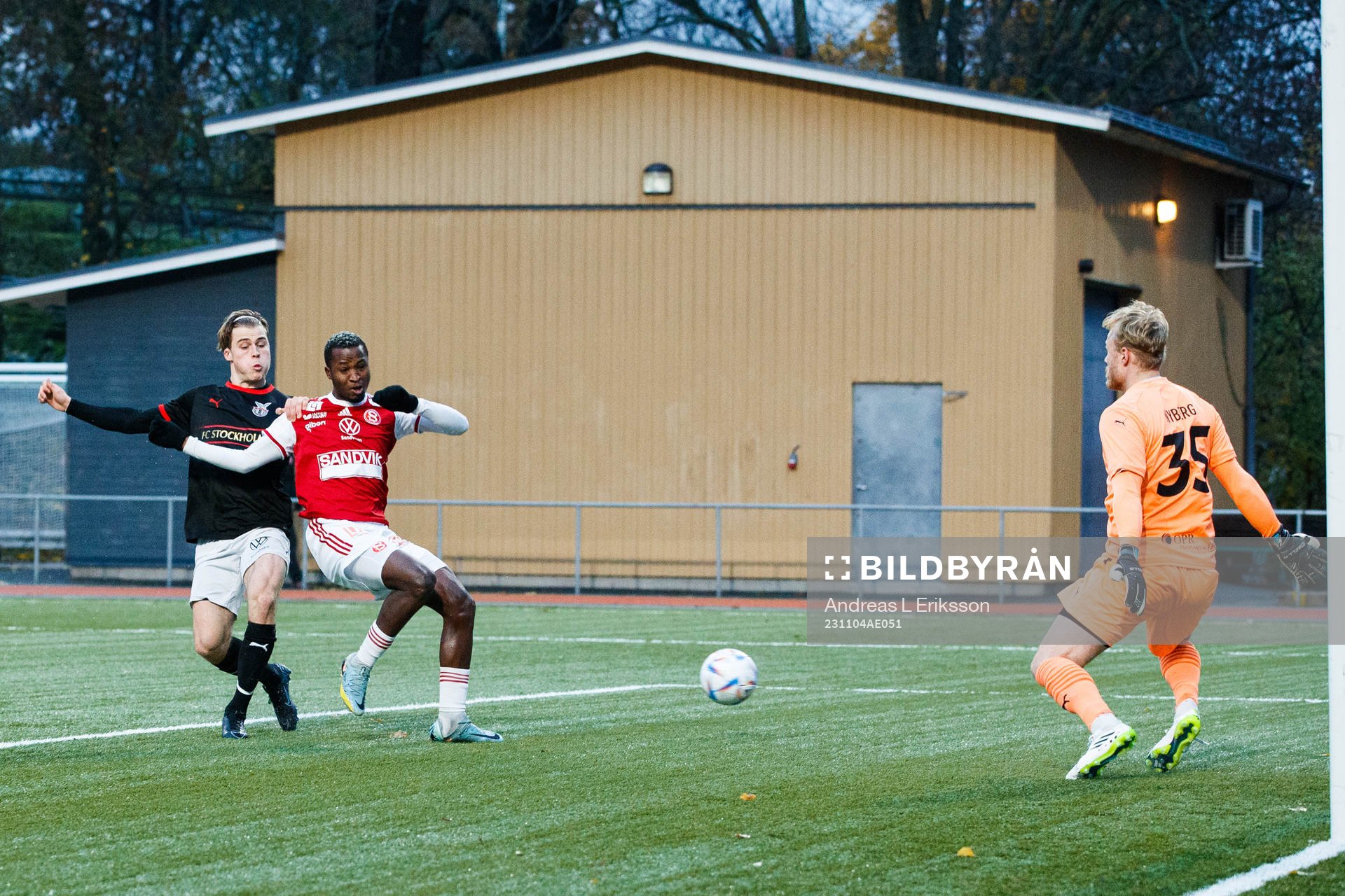 FC Stockholms Linus Mattsson stör Sandvikens Lague