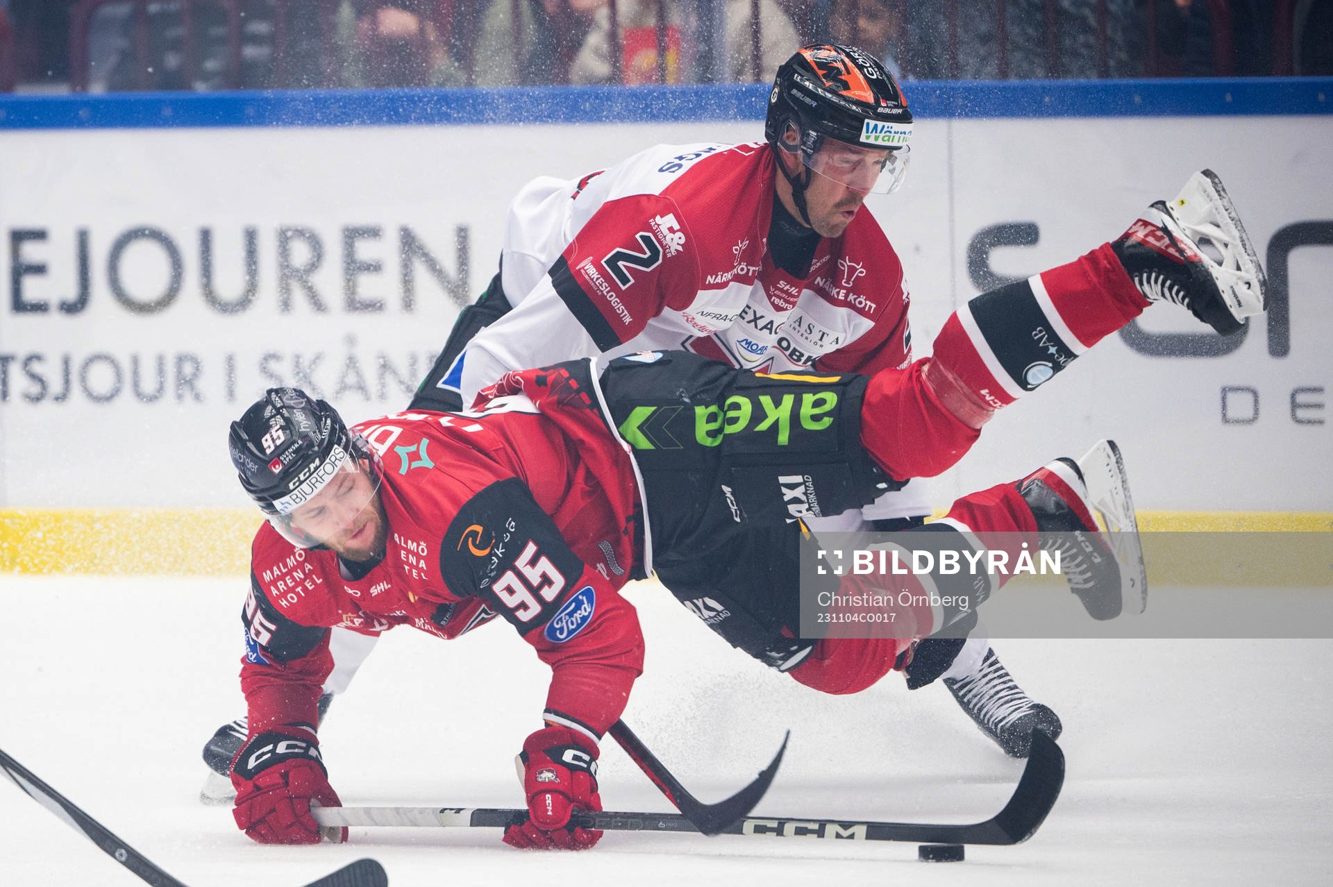 Malmö Redhawks Carl Persson och Örebros Rasmus Rissanen