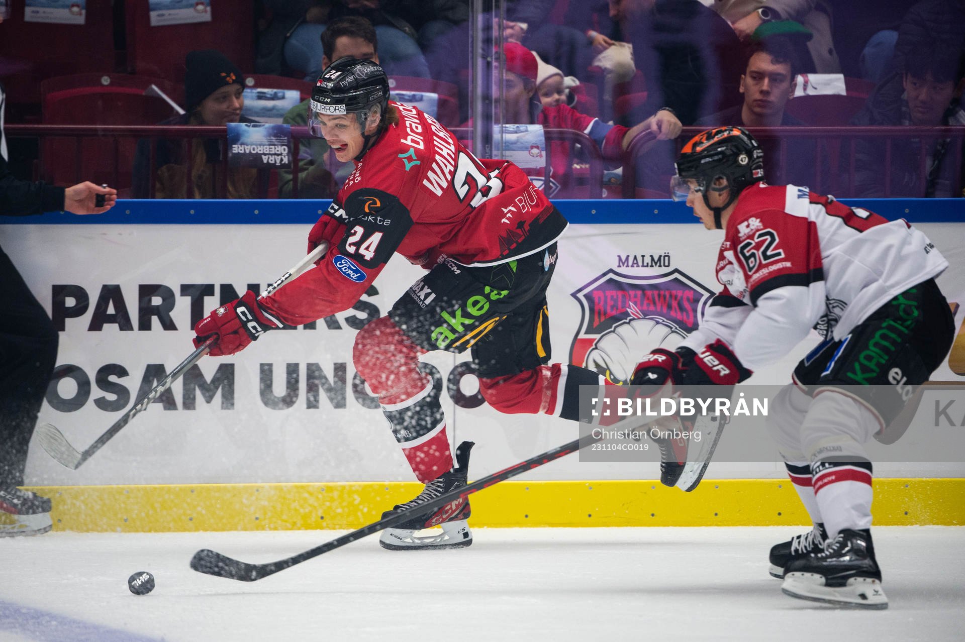 Malmö Redhawks Anton Wahlberg och Örebros Robert Leino