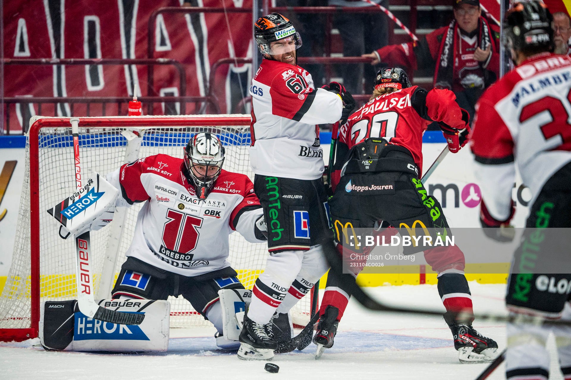 Malmö Redhawks Thomas Berg Paulsen mot Örebros målvakt