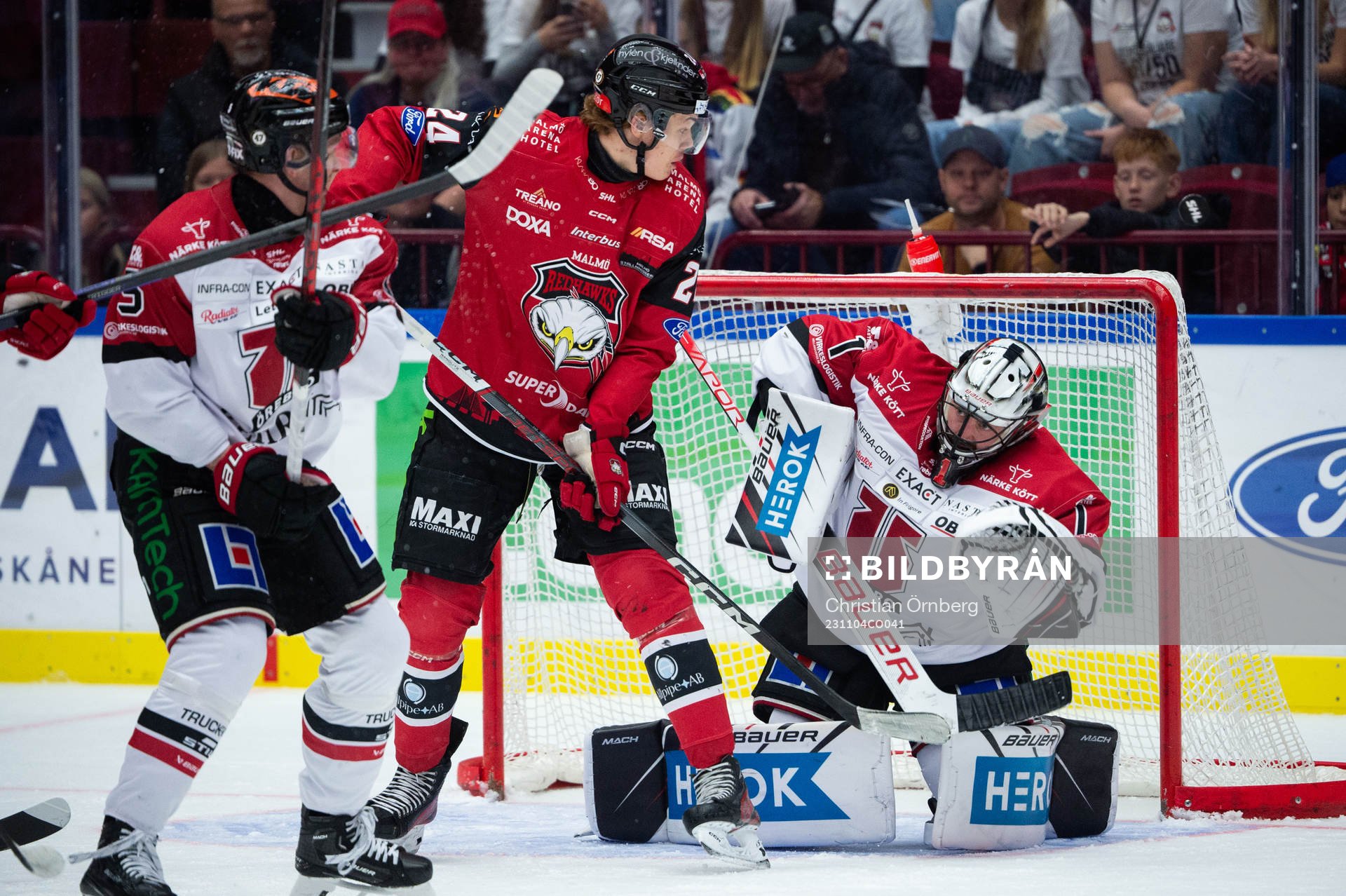 Malmö Redhawks Anton Wahlberg och Örebros målvakt Jhonas