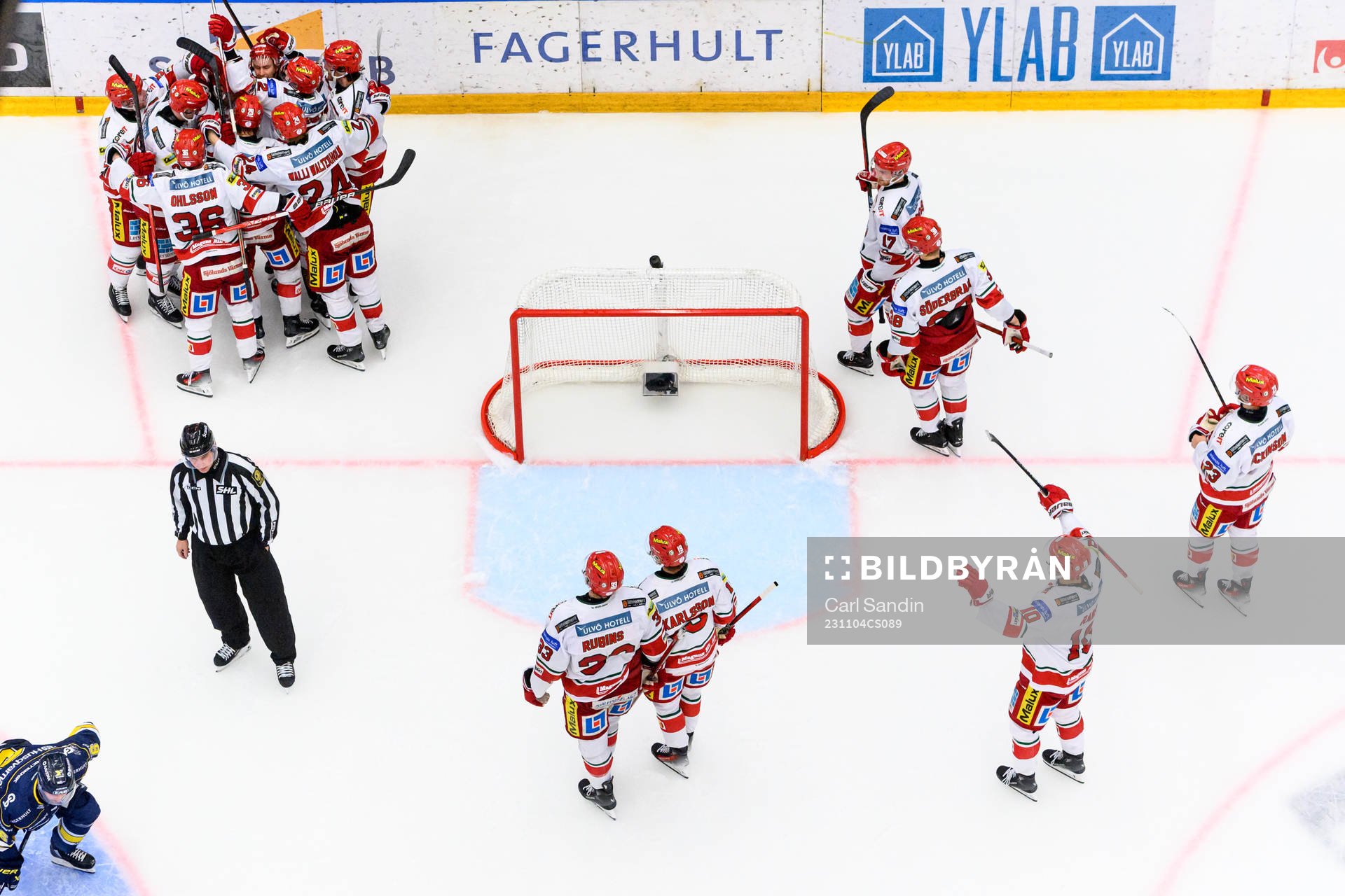 MoDos Daniel O´regan jublar med lagkamraterna