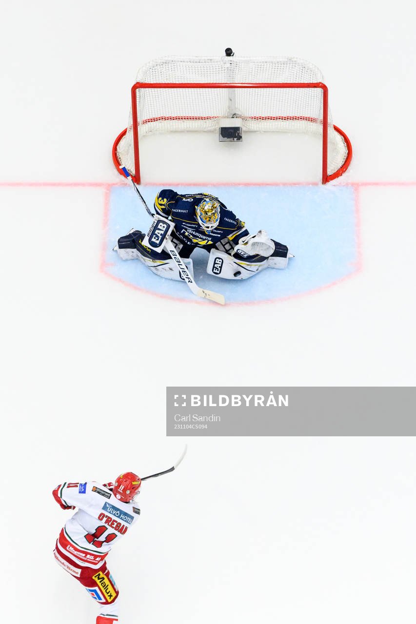 MoDos Daniel O´regan skjuter straff på HV71s målvakt