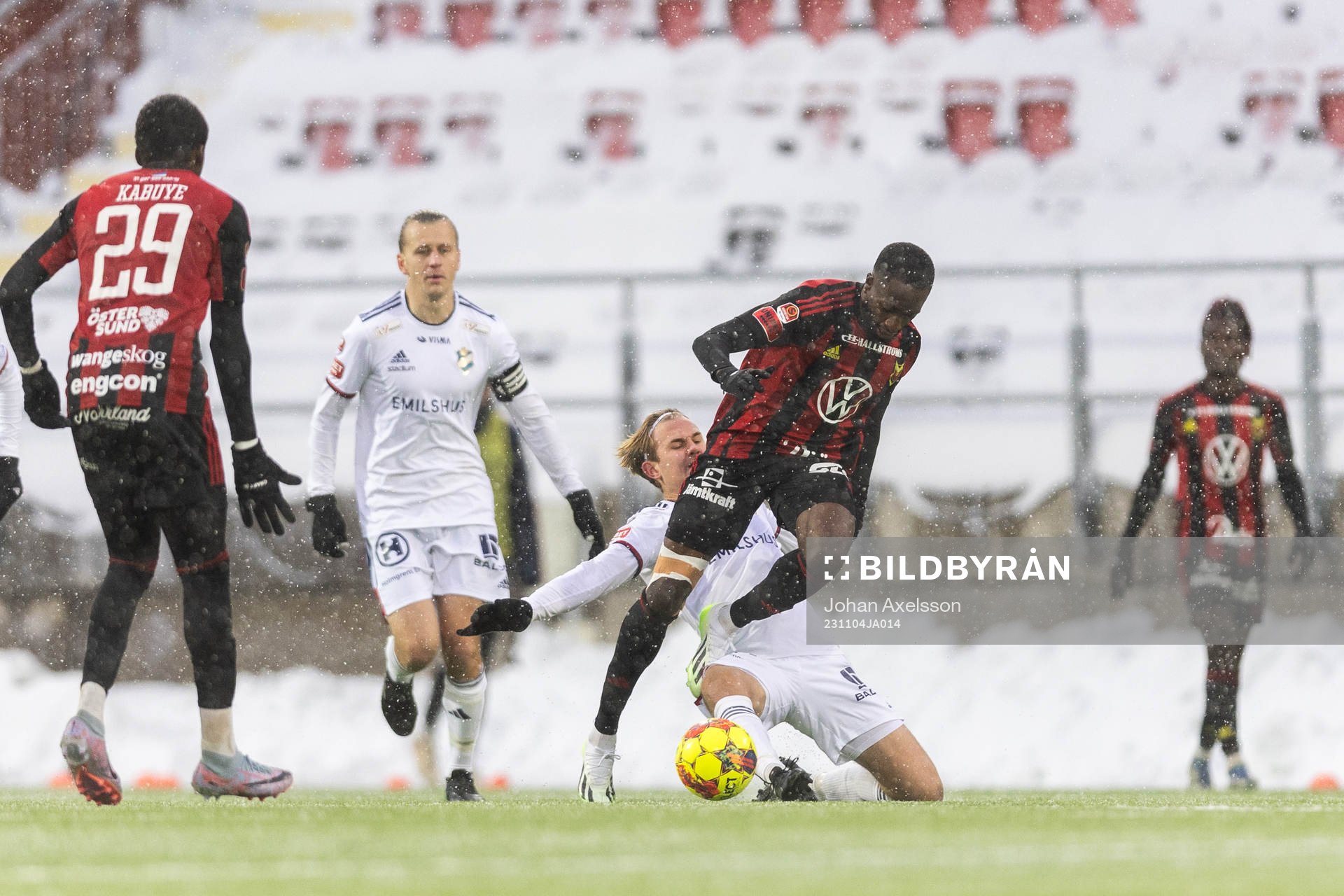 Östersunds Mansour Sinyan och Östers Adam Herdonsson