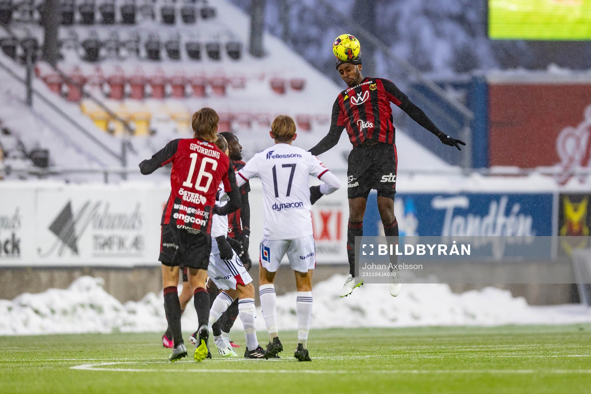 Östersunds Theodore Rask under fotbollsmatchen i Superettan mellan Östersund och Öster den 4 november 2023 i Östersund. 