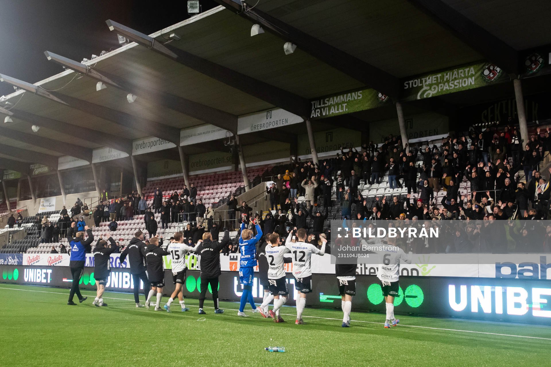Örebros spelare jublar