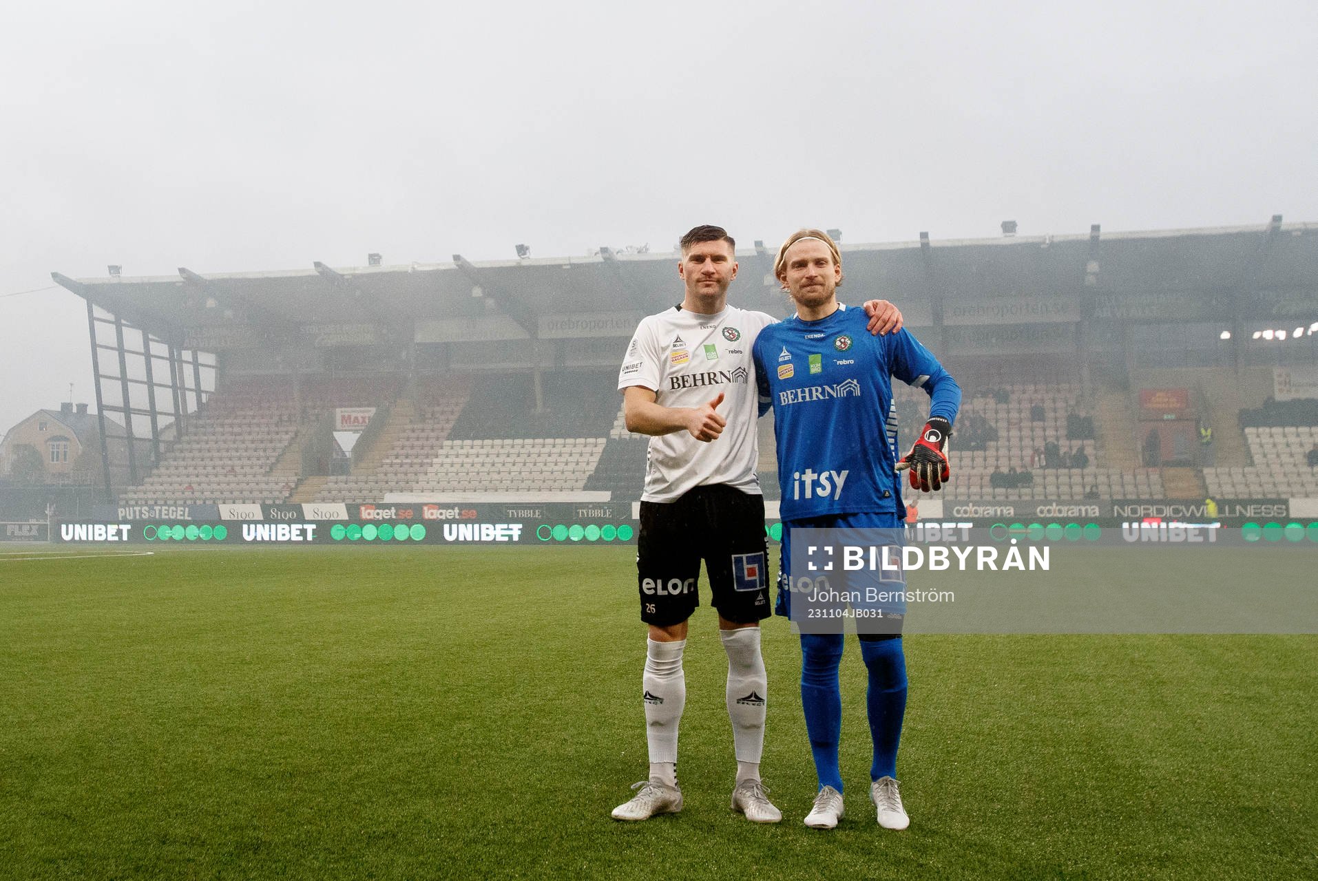 Örebros målvakt William Eskelinen och Axel Oskar