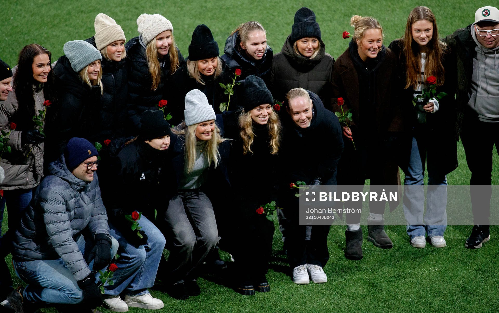 s damer hyllas i paus