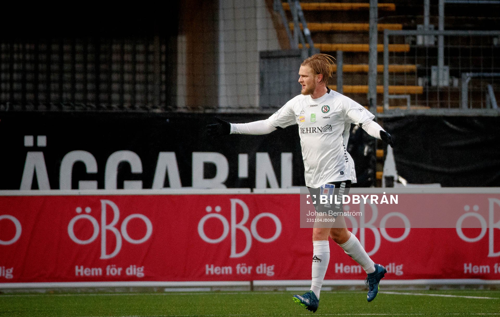 Örebros Kalle Holmberg jublar
