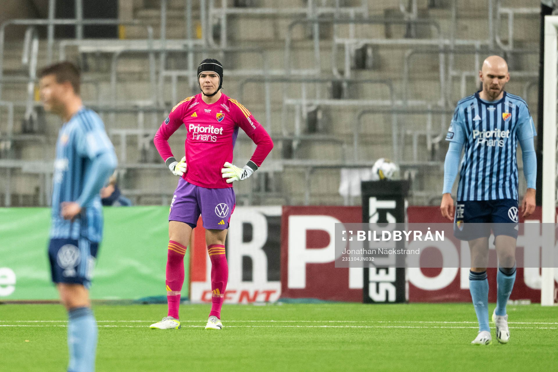 Djurgårdens målvakt Jacob Widell Zetterström deppar