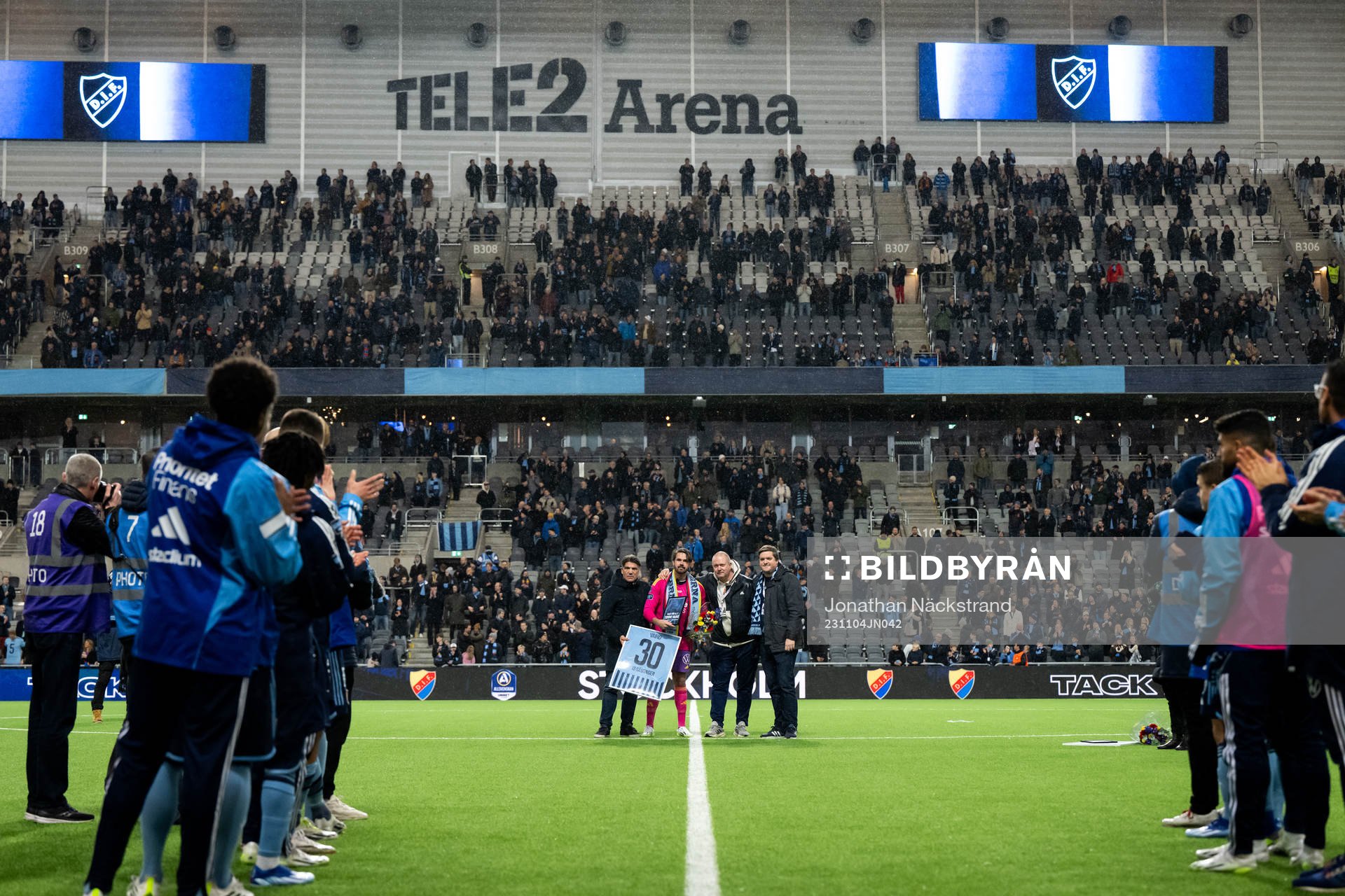 Djurgårdens målvakt Tommi Vaiho tackas av