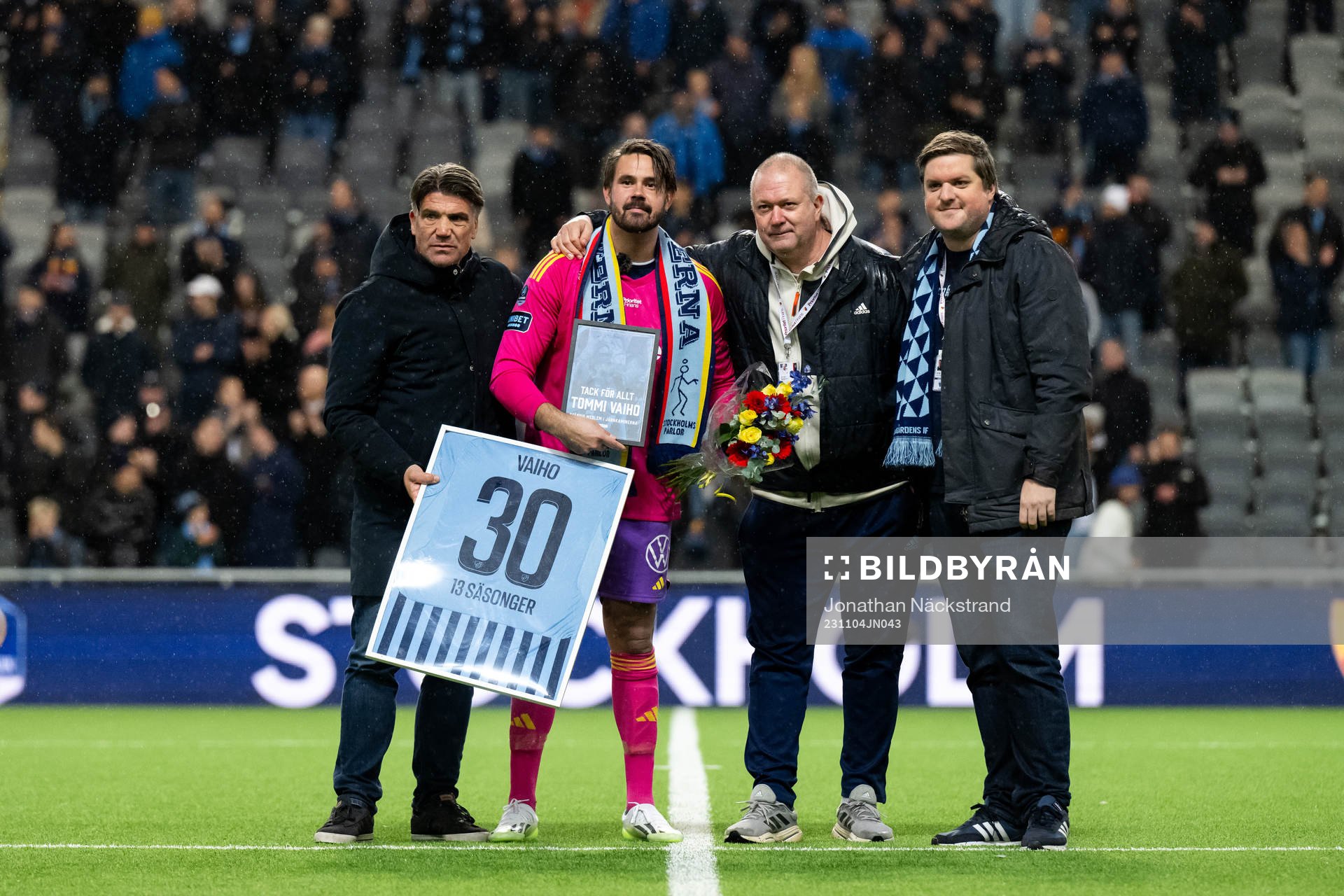 Djurgårdens målvakt Tommi Vaiho tackas av