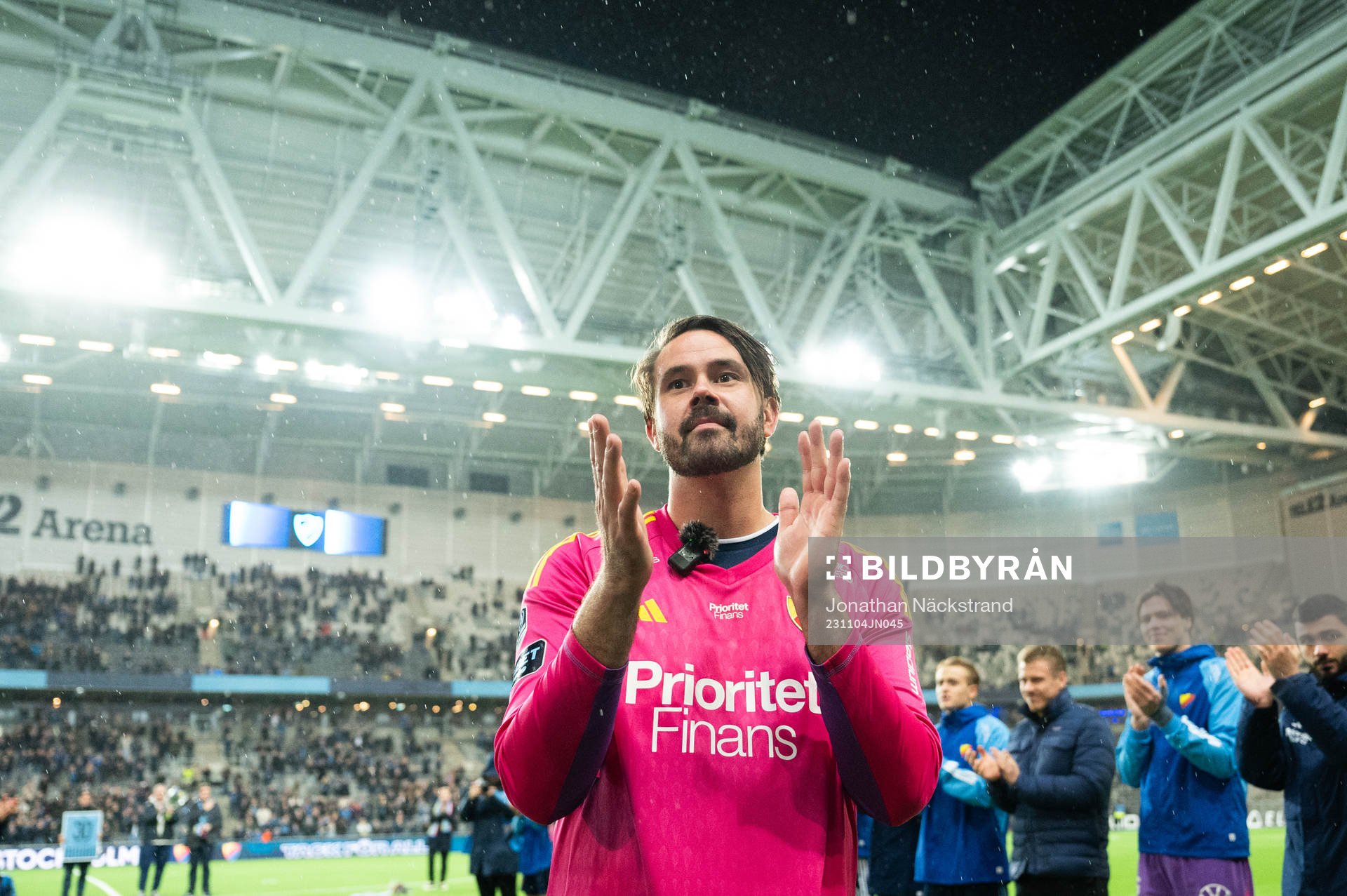 Djurgårdens målvakt Tommi Vaiho tackas av