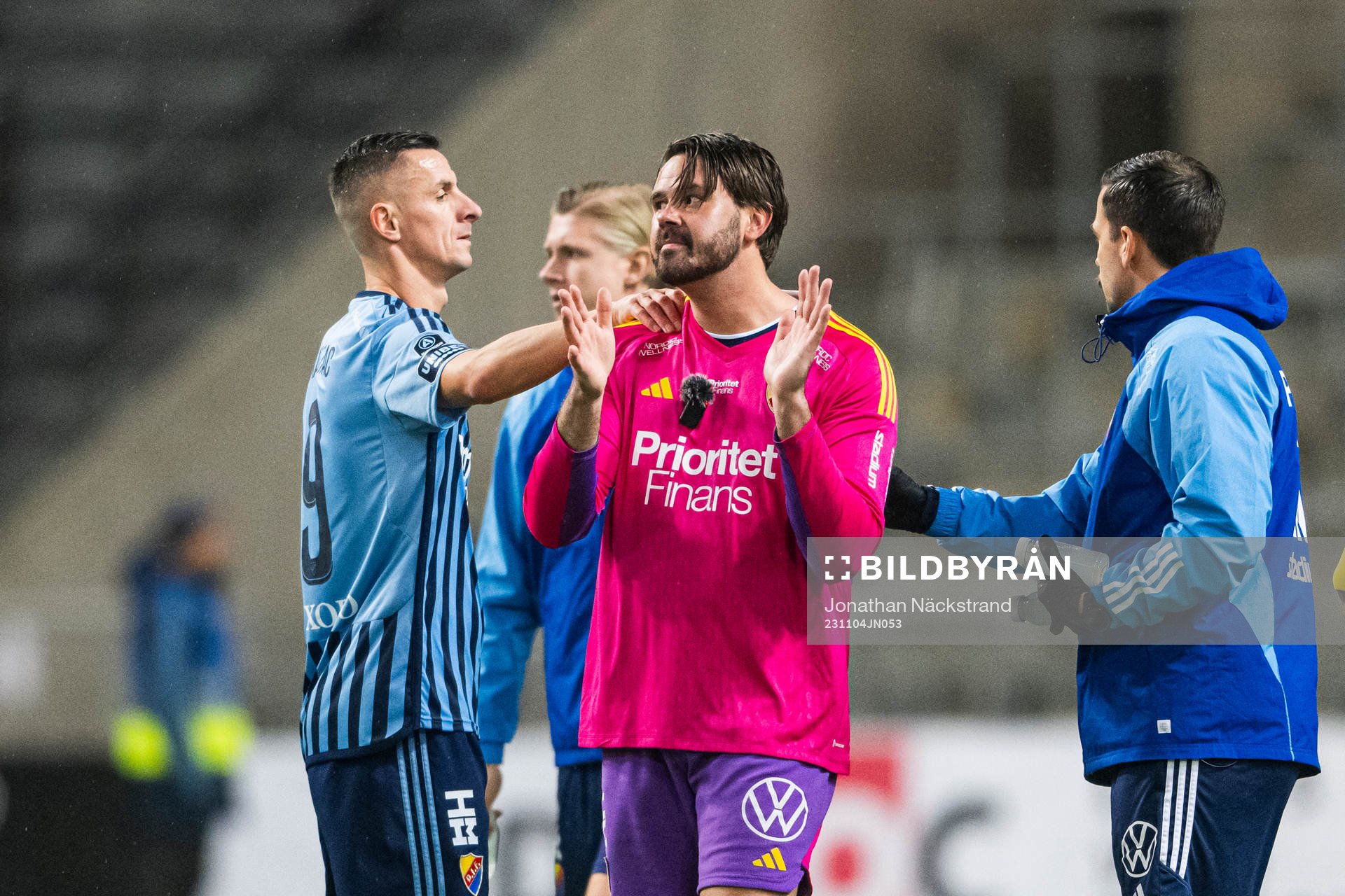 Djurgårdens målvakt Tommi Vaiho tackas av