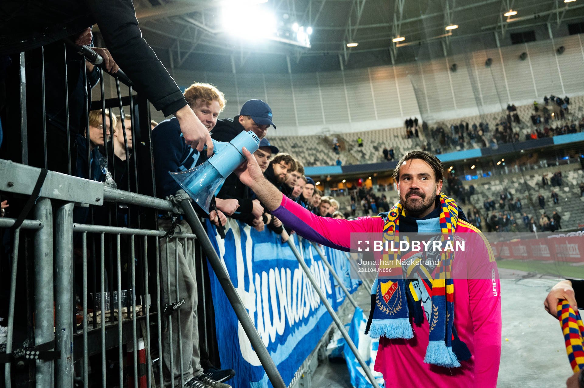 Djurgårdens målvakt Tommi Vaiho tackas av