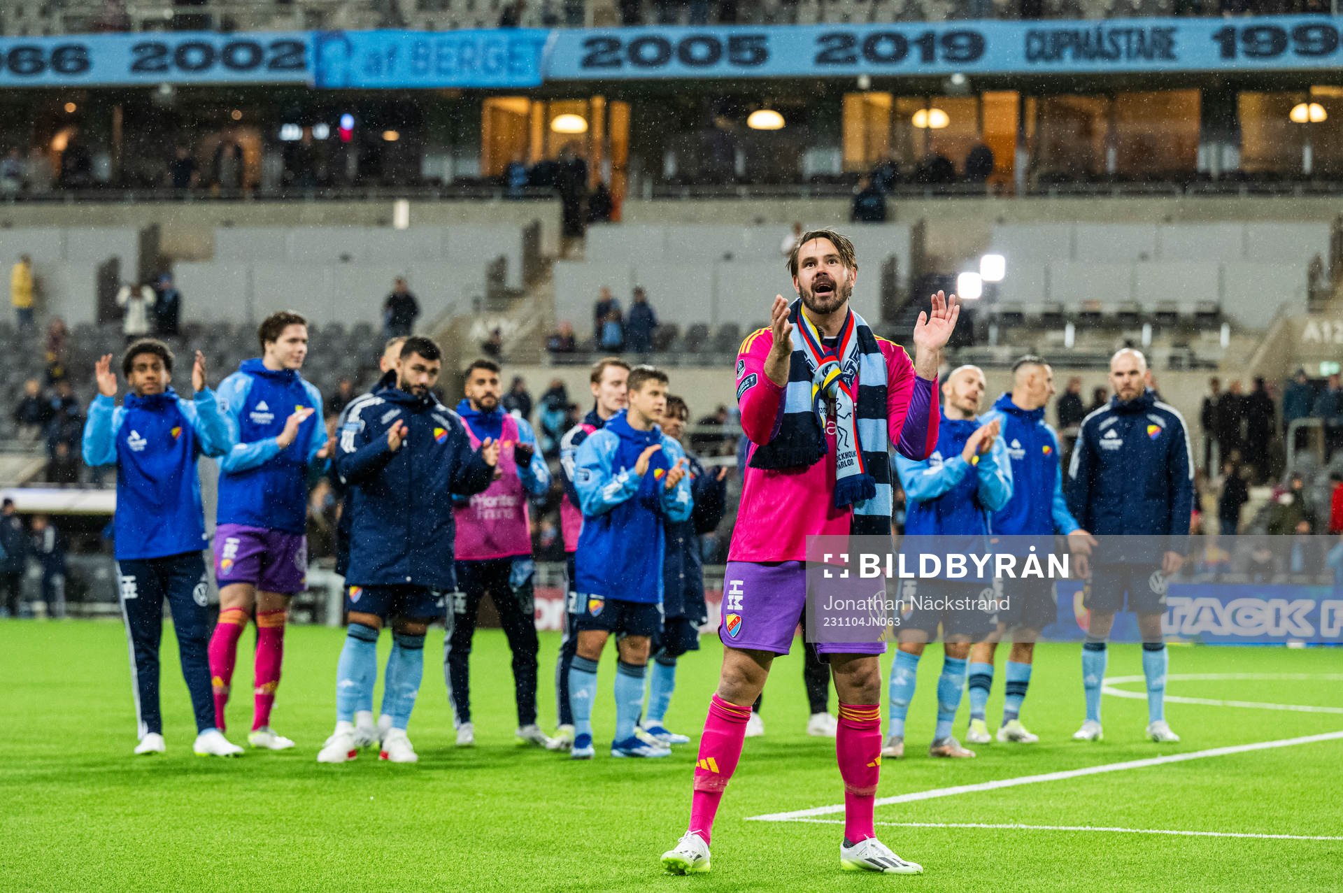 Djurgårdens målvakt Tommi Vaiho tackas av