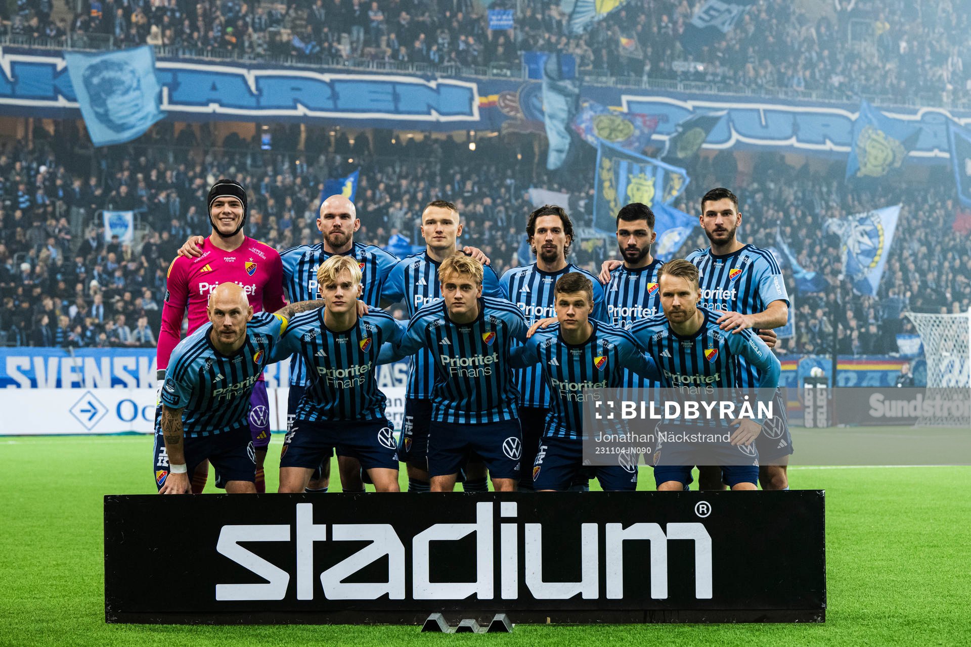 Djurgårdens startelva ställer upp för en lagbild
