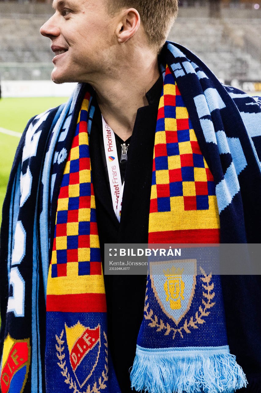 Djurgårdens Elliot Käck med halsdukar