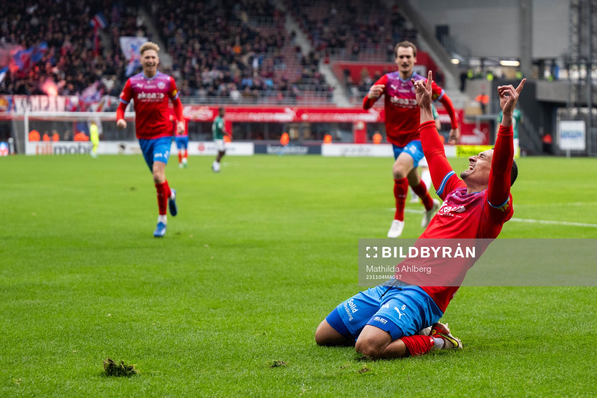 Helsingborgs Cole Alexander jublar