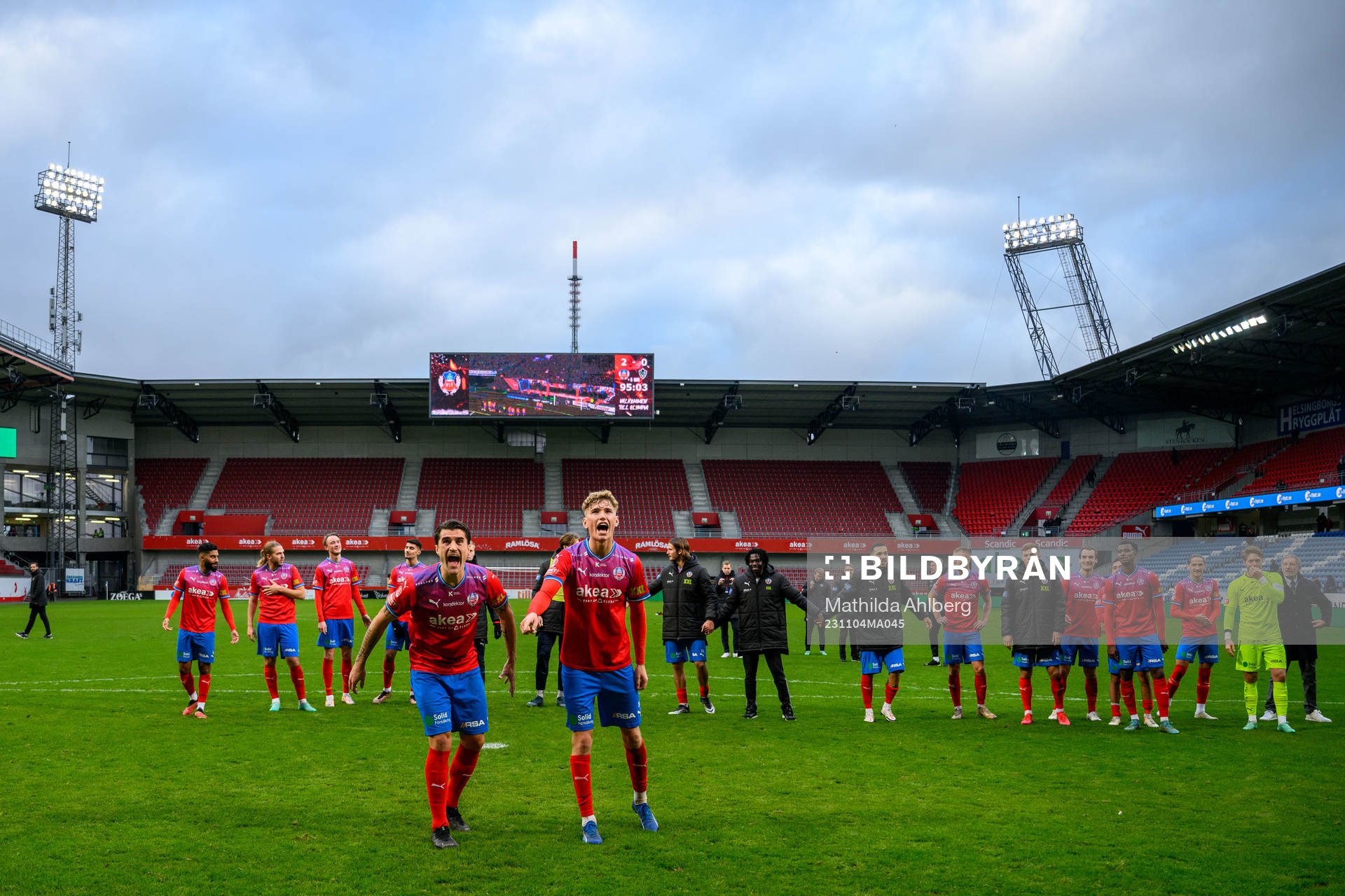 Helsingborgs Jon Birkfeldt och Benjamin Örn jublar