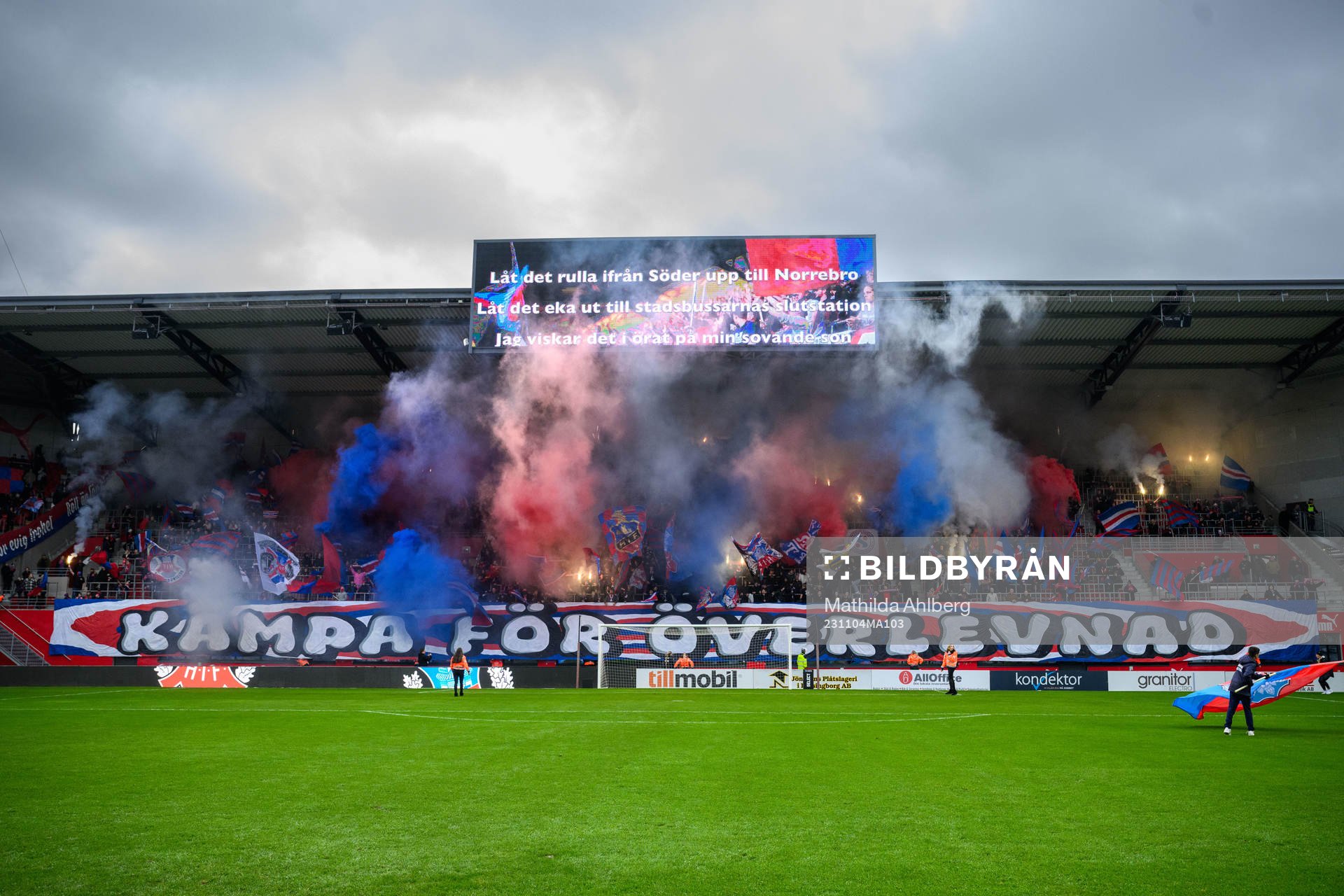 Helsingborgs supportrar med tifo infr fotbollsmatchen i