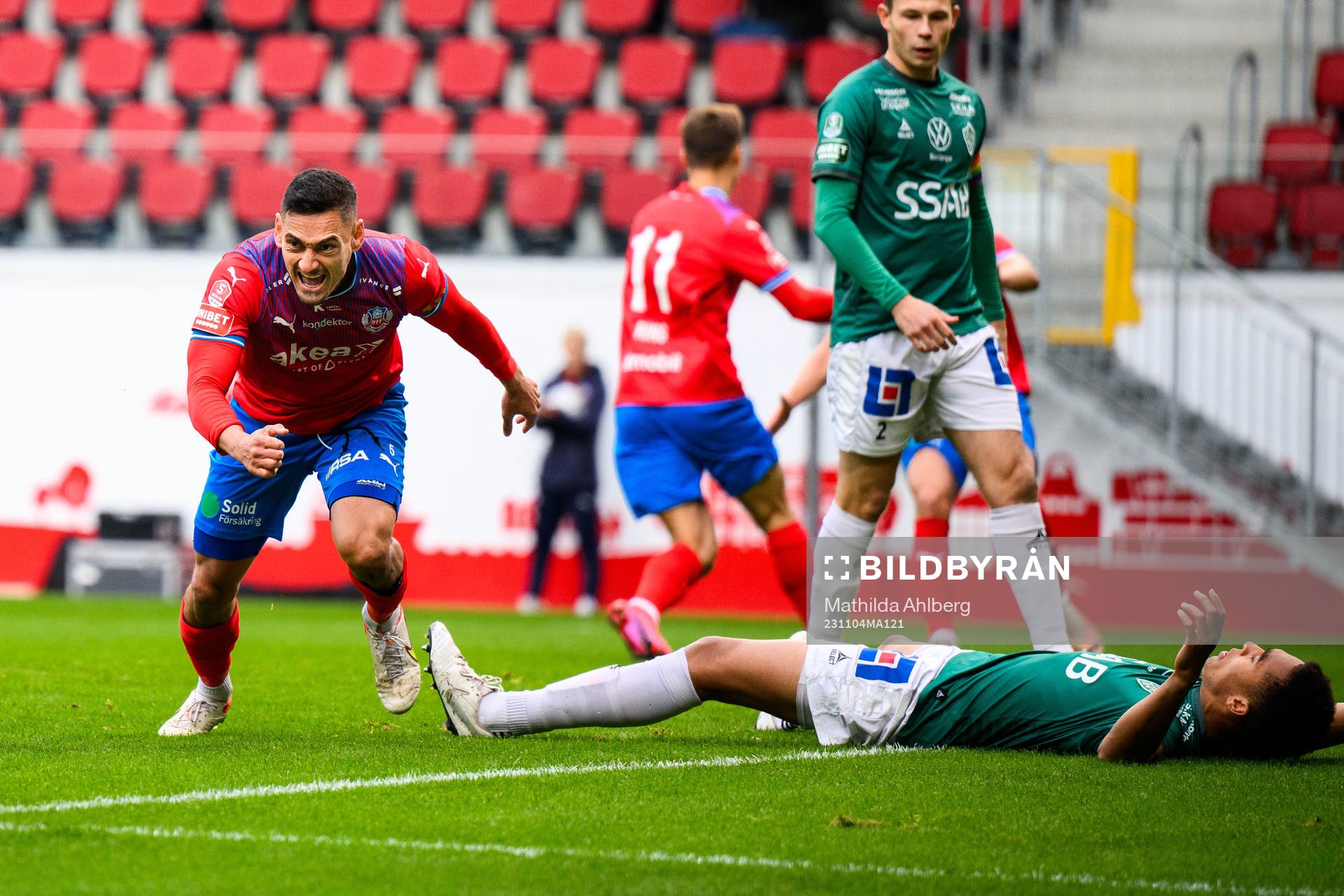 Helsingborgs Cole Alexander jublar och Brages Malte Persson