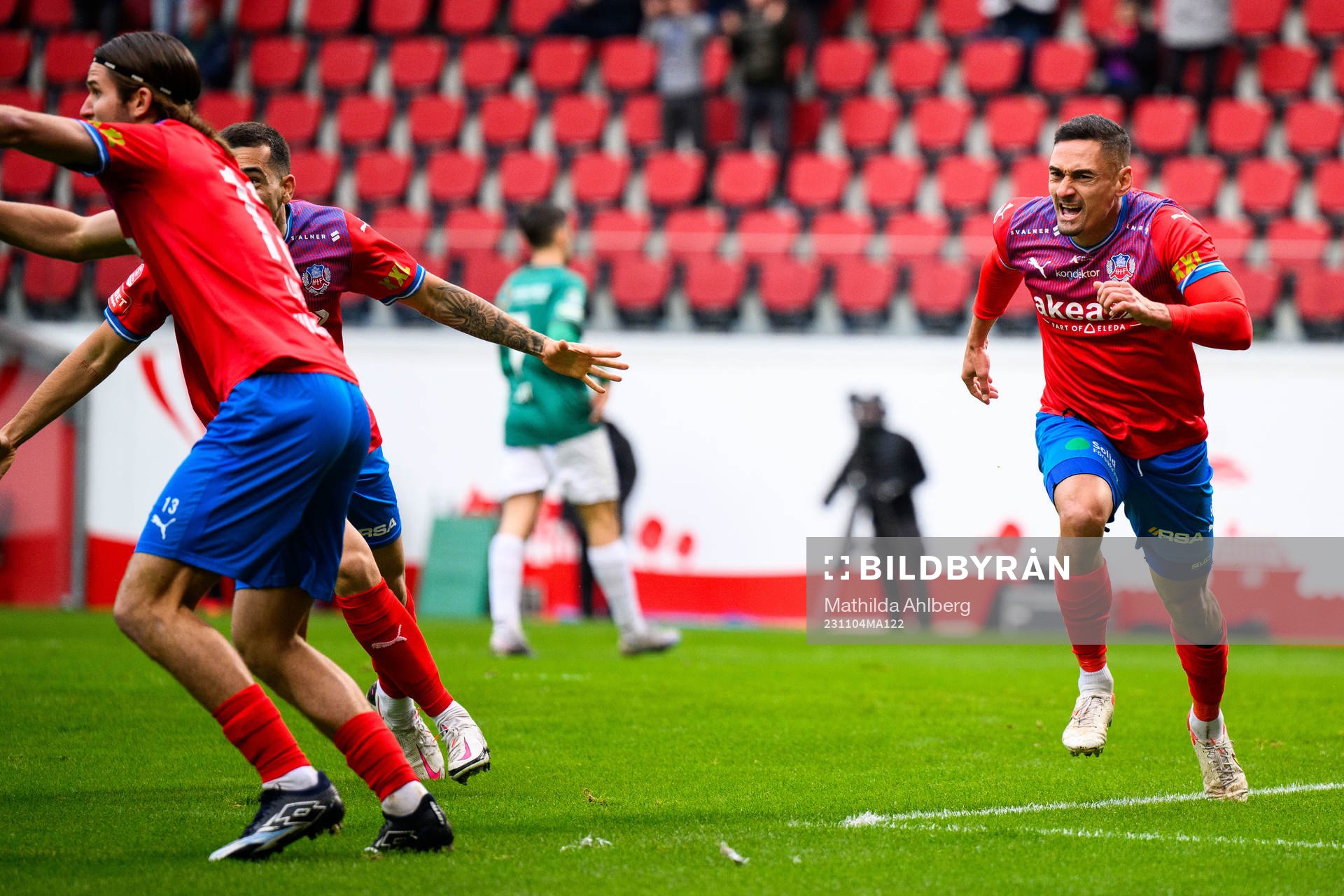 Helsingborgs Cole Alexander jublar