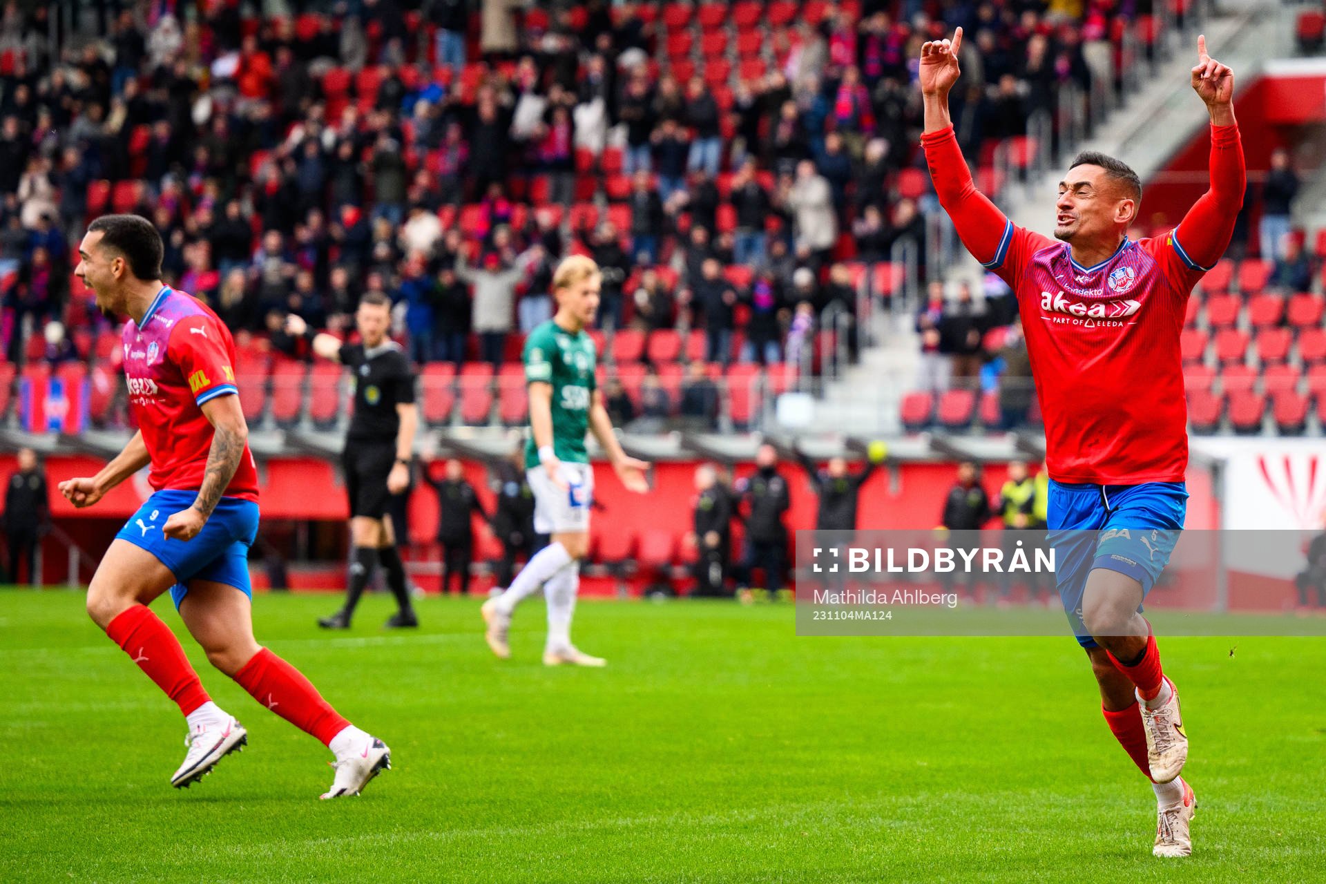 Helsingborgs Cole Alexander jublar