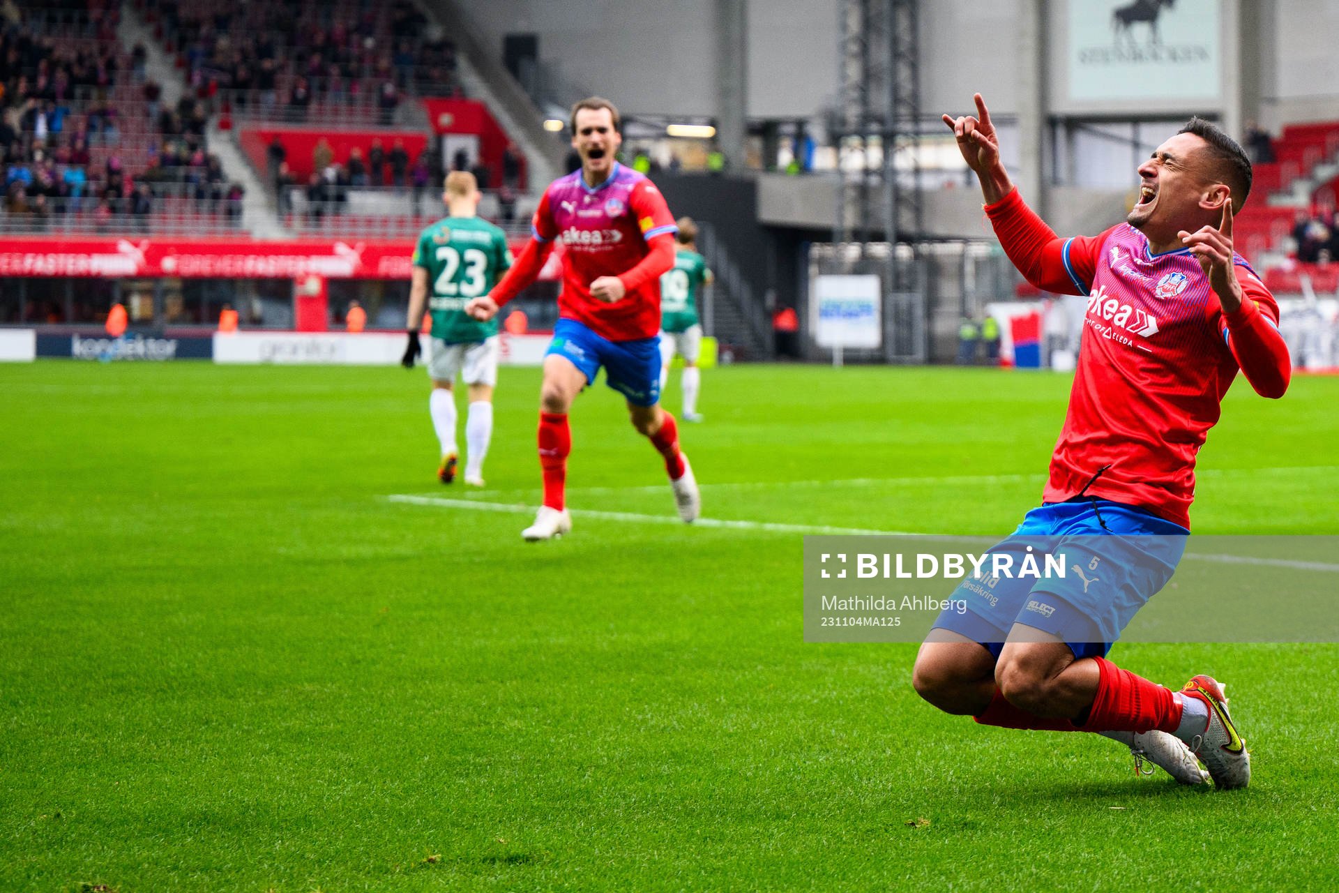 Helsingborgs Cole Alexander jublar