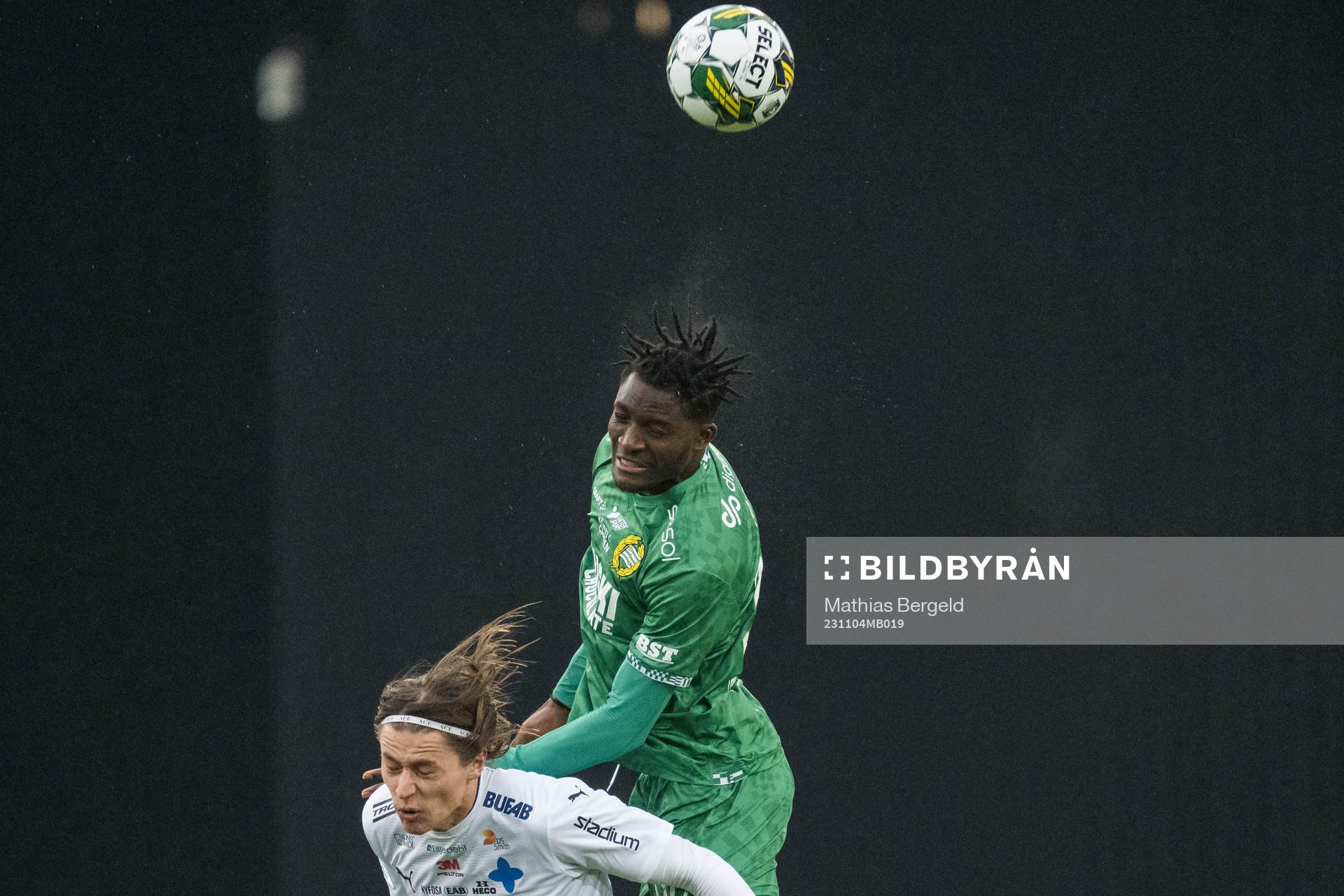 Värnamos Simon Thern och Hammarbys Nathaniel Adjei