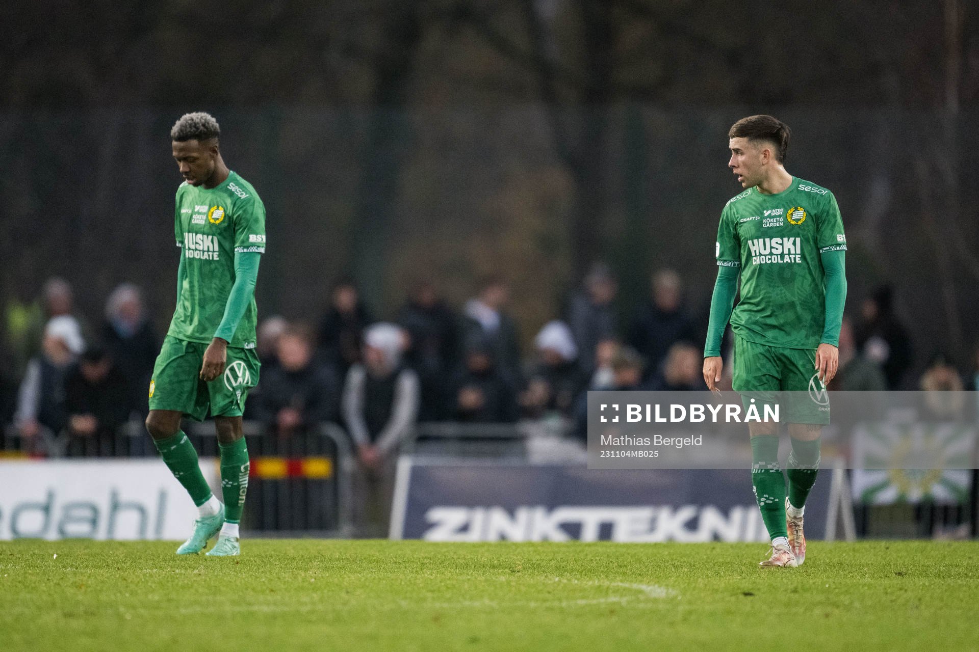 Hammarbys Shaquille Pinas och Marc Llinares Barragan deppar