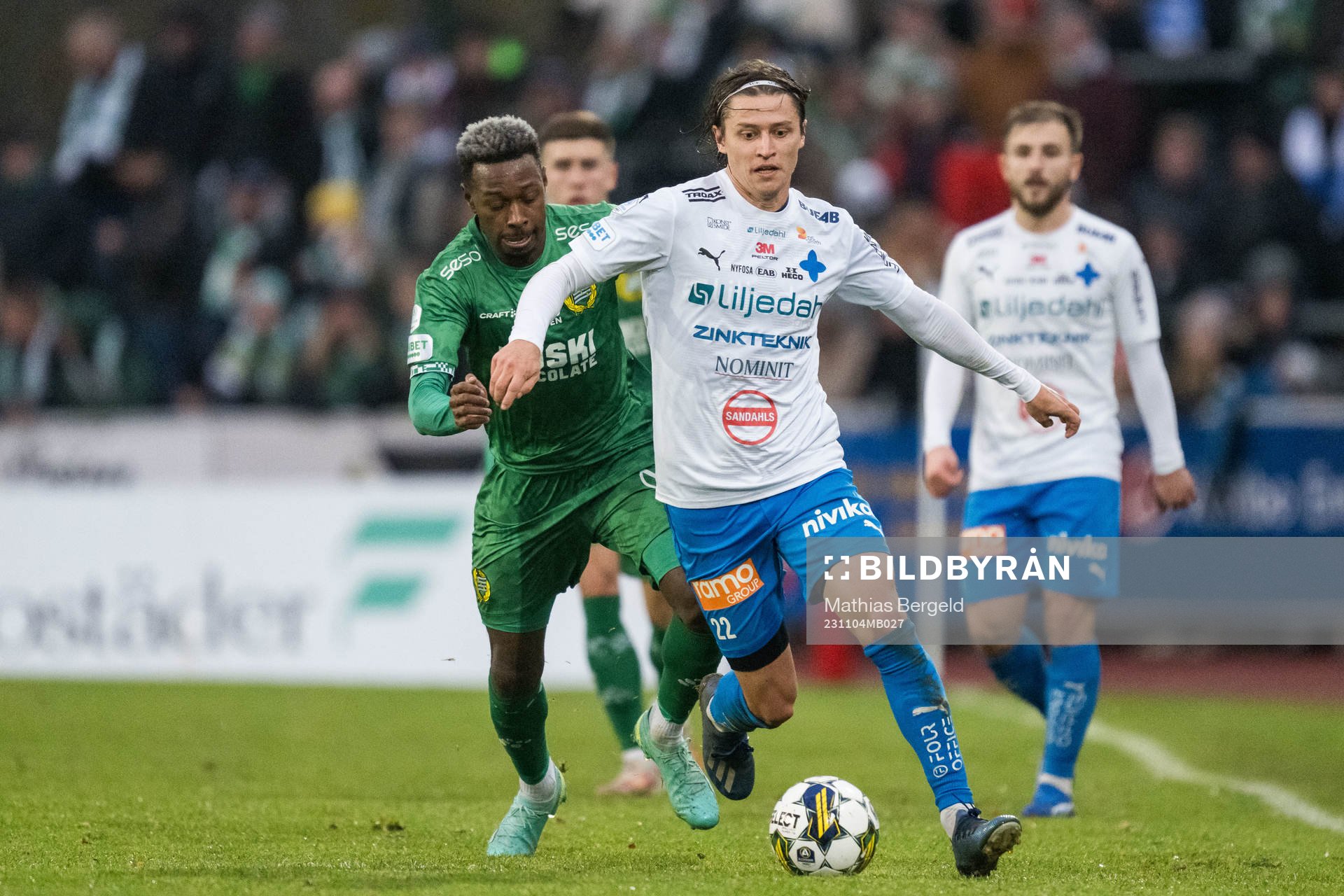 Hammarbys Shaquille Pinas och Värnamos Simon Thern