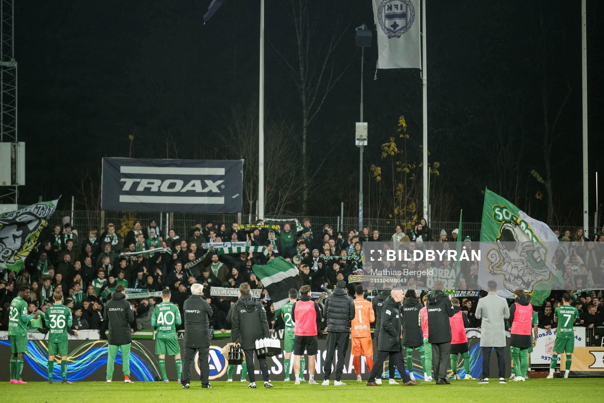 Hammarbys spelare tackar supportrarna