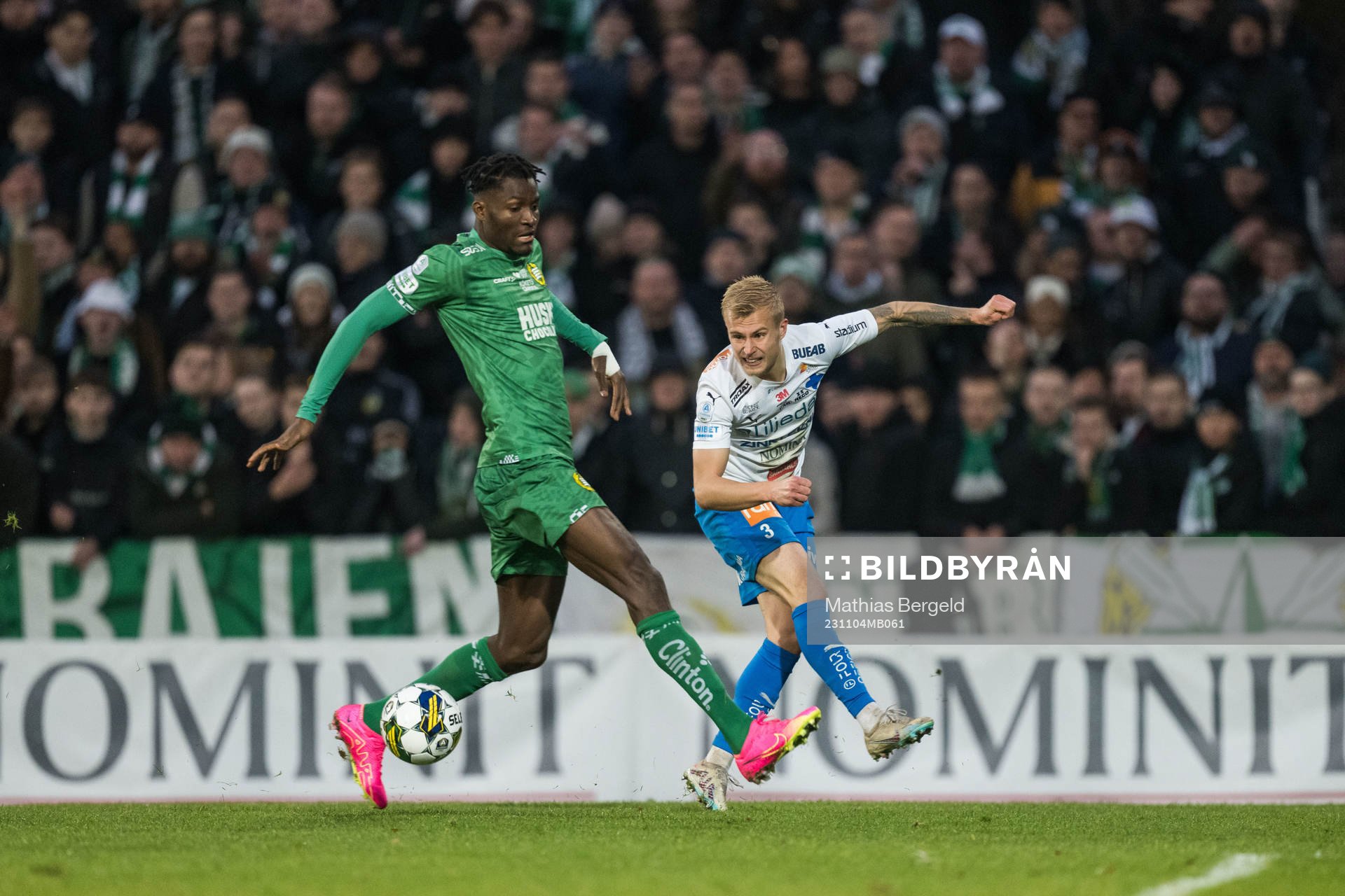 Hammarbys Nathaniel Adjei och Värnamos Viktor Bergh