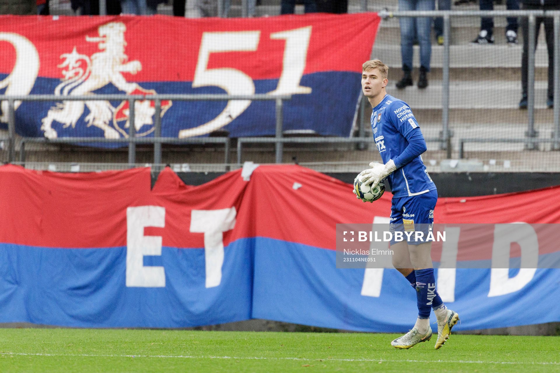 Örgrytes målvakt Mathias Nilsson under fotbollsmatchen i Superettan mellan Örgryte och Västerås SK den 4 november 2023 i Göteborg. 