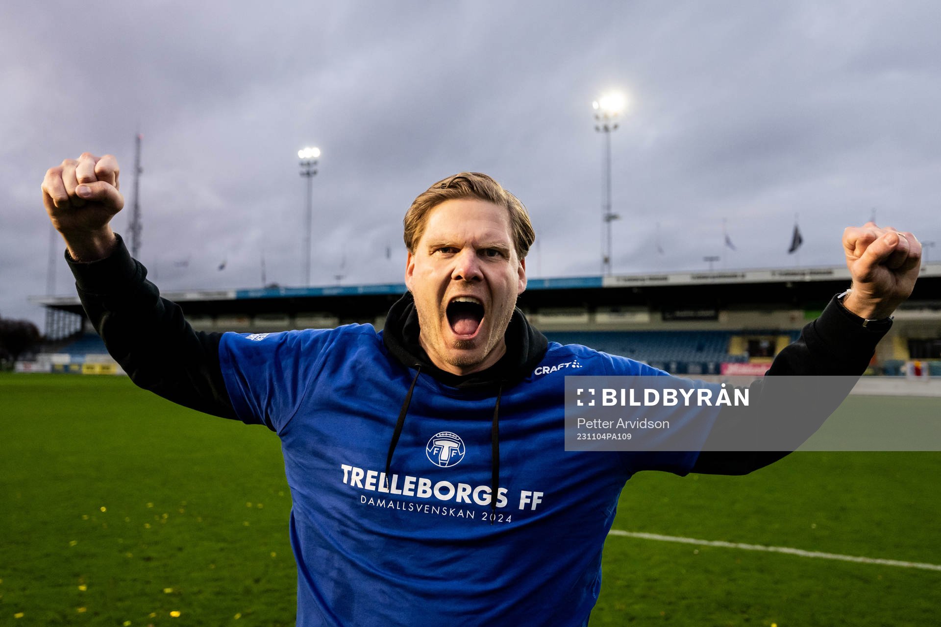 Trelleborgs tränare Joakim Felldin jublar